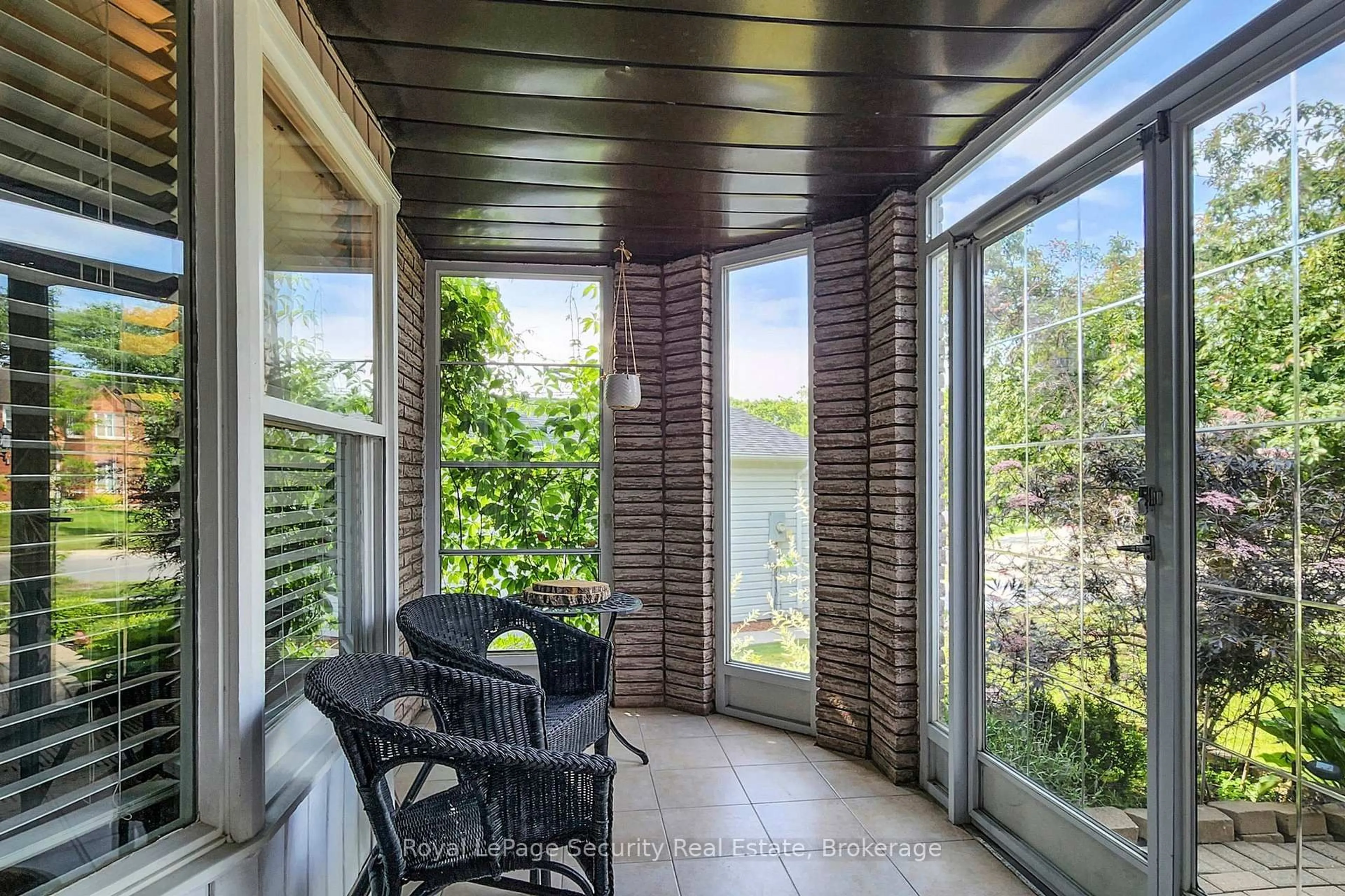 Patio, water/lake/river/ocean view for 122 Browning Tr, Barrie Ontario L4N 6R3