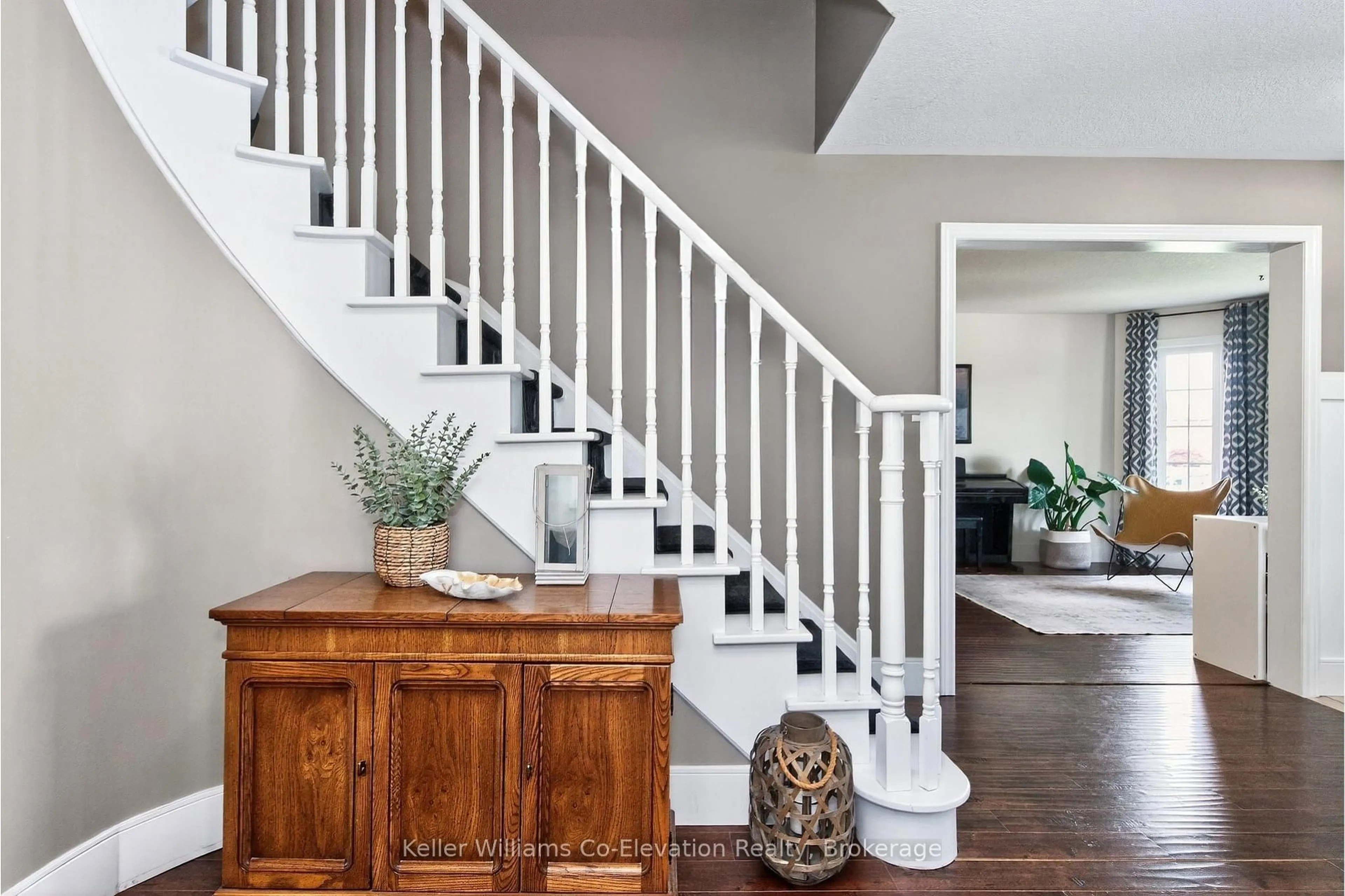 Indoor entryway for 29 Rogers Rd, Penetanguishene Ontario L9M 0A3