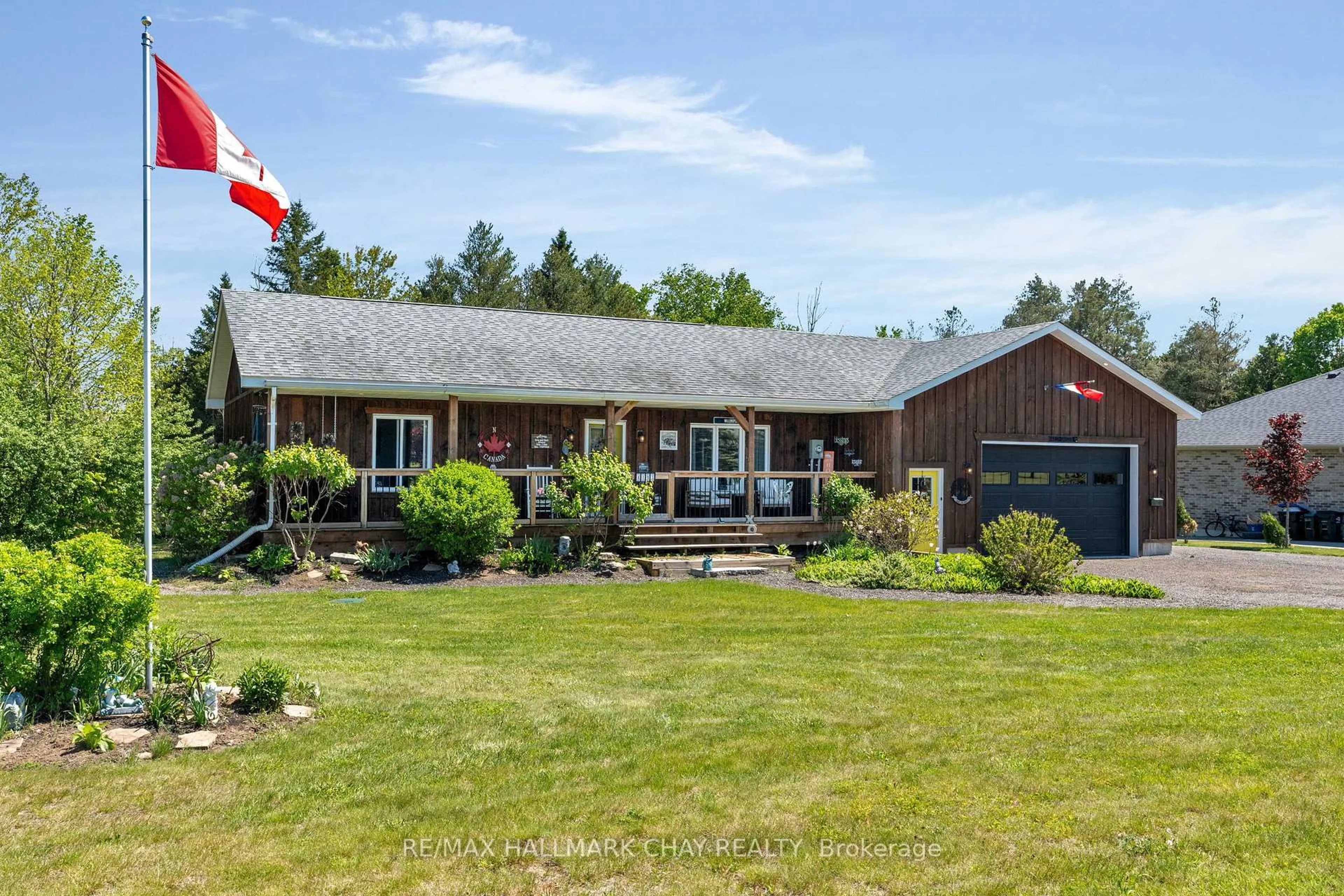A pic from outside/outdoor area/front of a property/back of a property/a pic from drone, mountain view for 4193 Hogback Rd, Clearview Ontario L0M 1K0