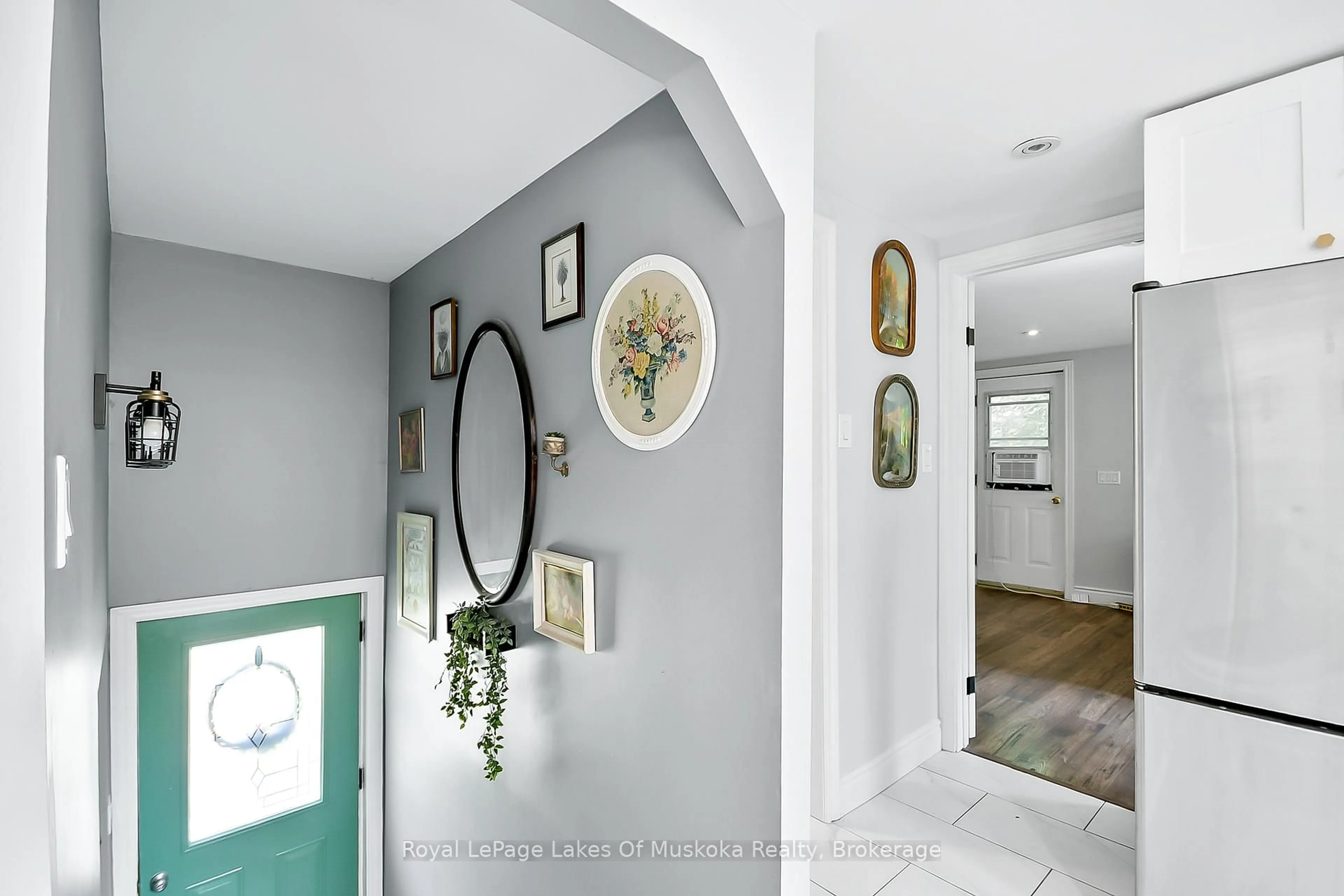 Indoor entryway for 7519 East River Rd, Ramara Ontario L0K 2B0