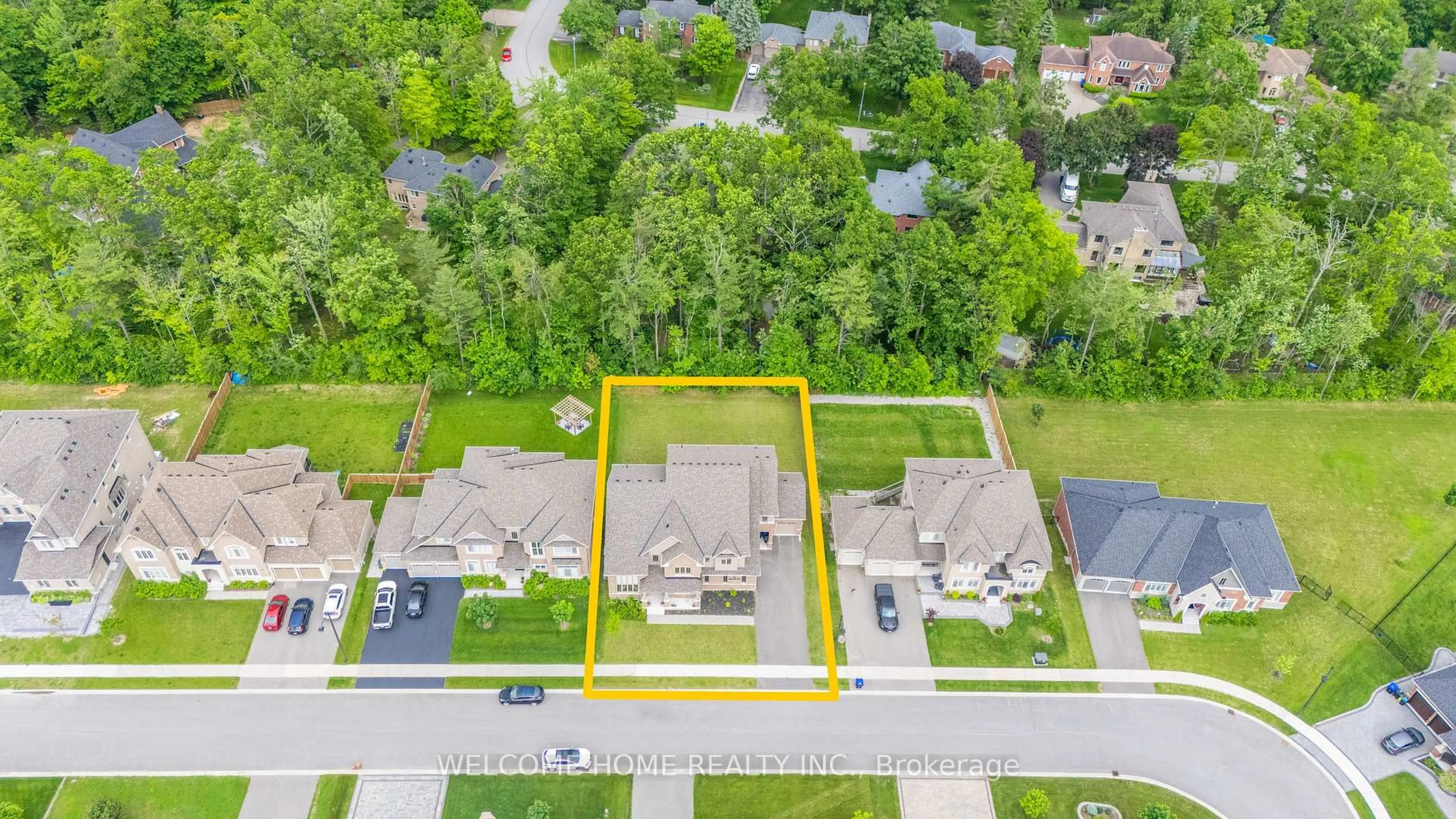 A pic from outside/outdoor area/front of a property/back of a property/a pic from drone, street for 65 Redmond Cres, Springwater Ontario L9X 1Z8