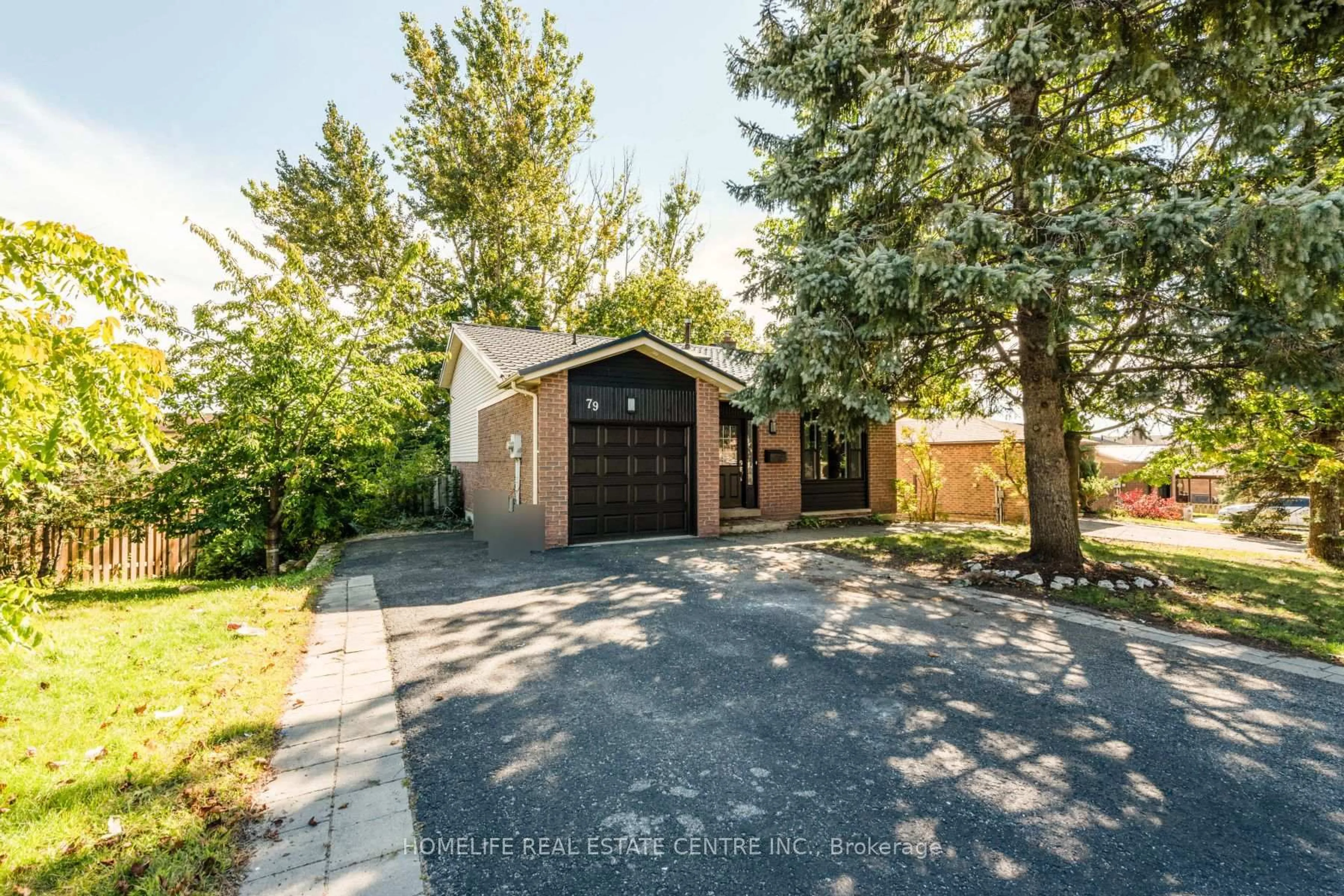 A pic from outside/outdoor area/front of a property/back of a property/a pic from drone, street for 79 Fox Ru, Barrie Ontario L4N 5L6