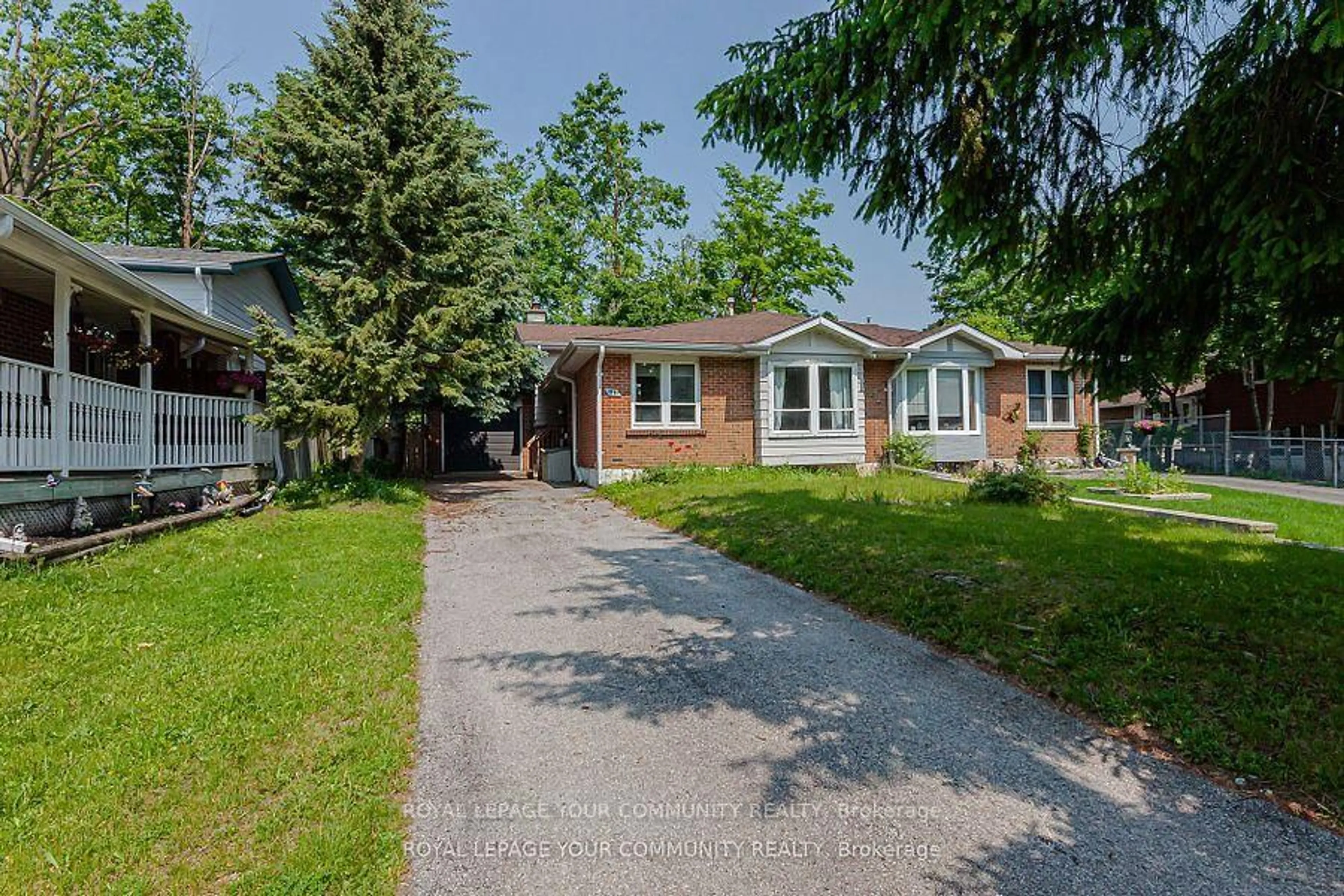 Home with brick exterior material, street for 21 Ashdale Crt, Barrie Ontario L4M 5B5