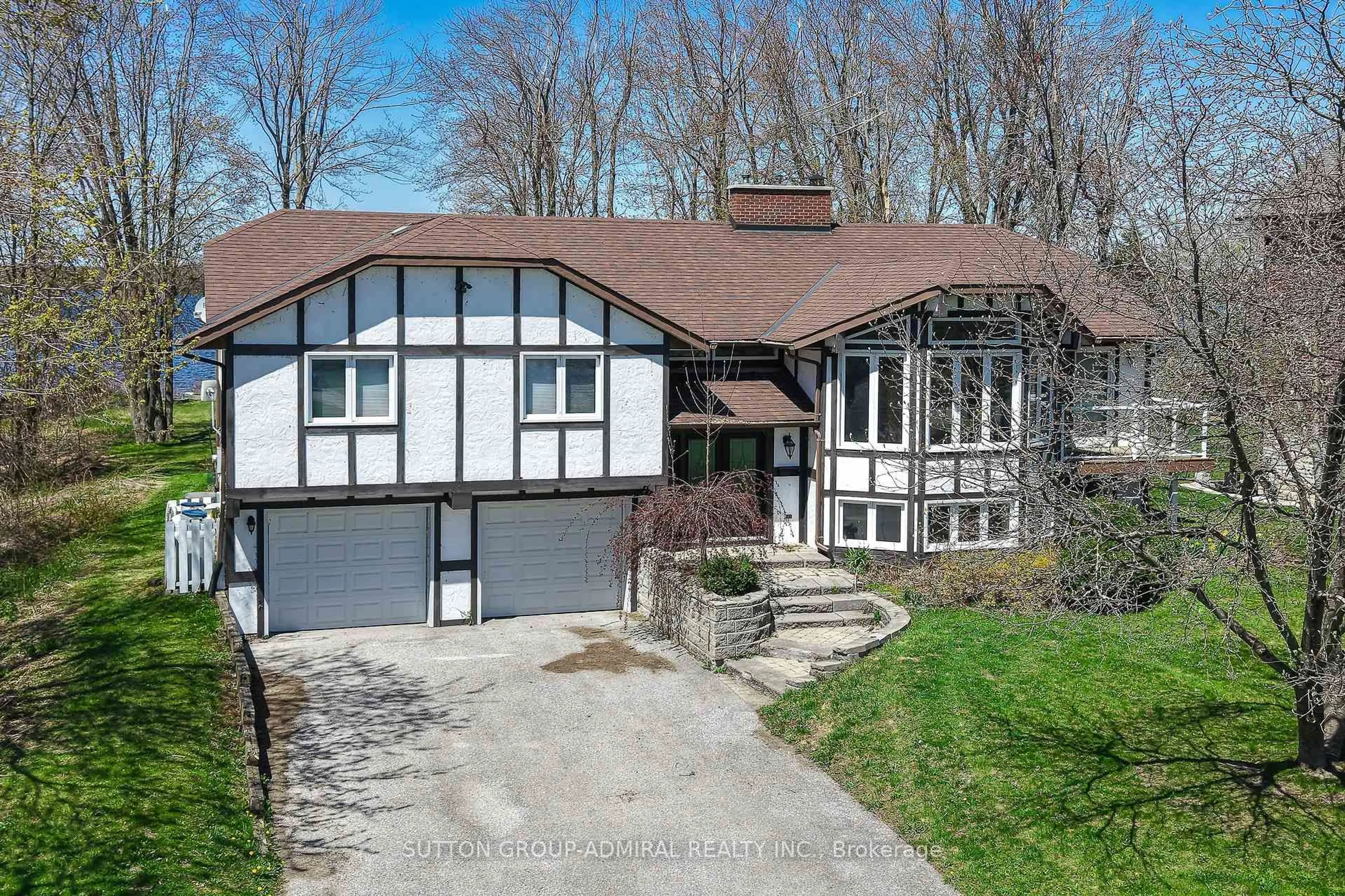 A pic from outside/outdoor area/front of a property/back of a property/a pic from drone, street for 182 Bayshore Dr, Ramara Ontario L0K 1B0