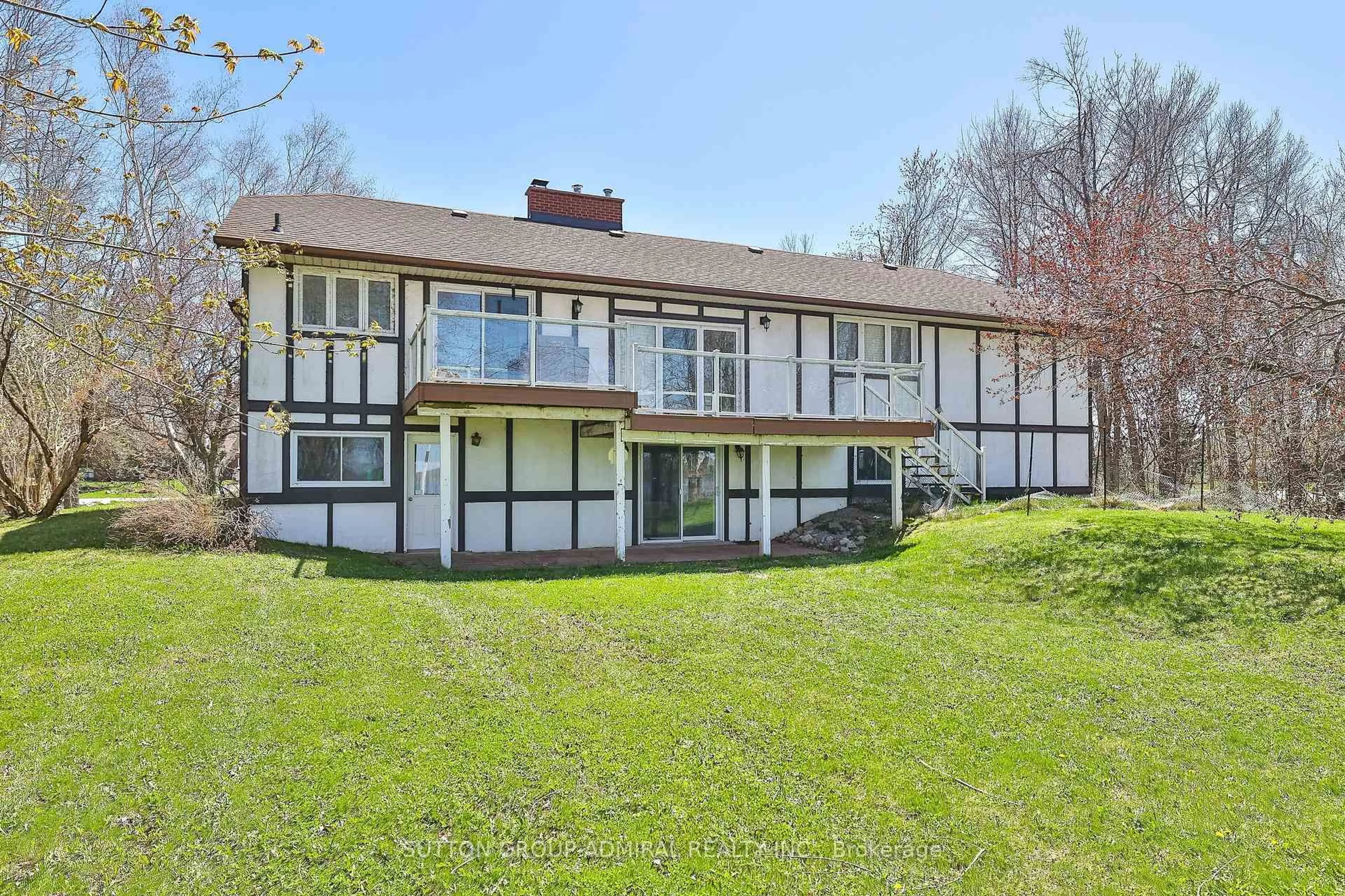 A pic from outside/outdoor area/front of a property/back of a property/a pic from drone, water/lake/river/ocean view for 182 Bayshore Dr, Ramara Ontario L0K 1B0