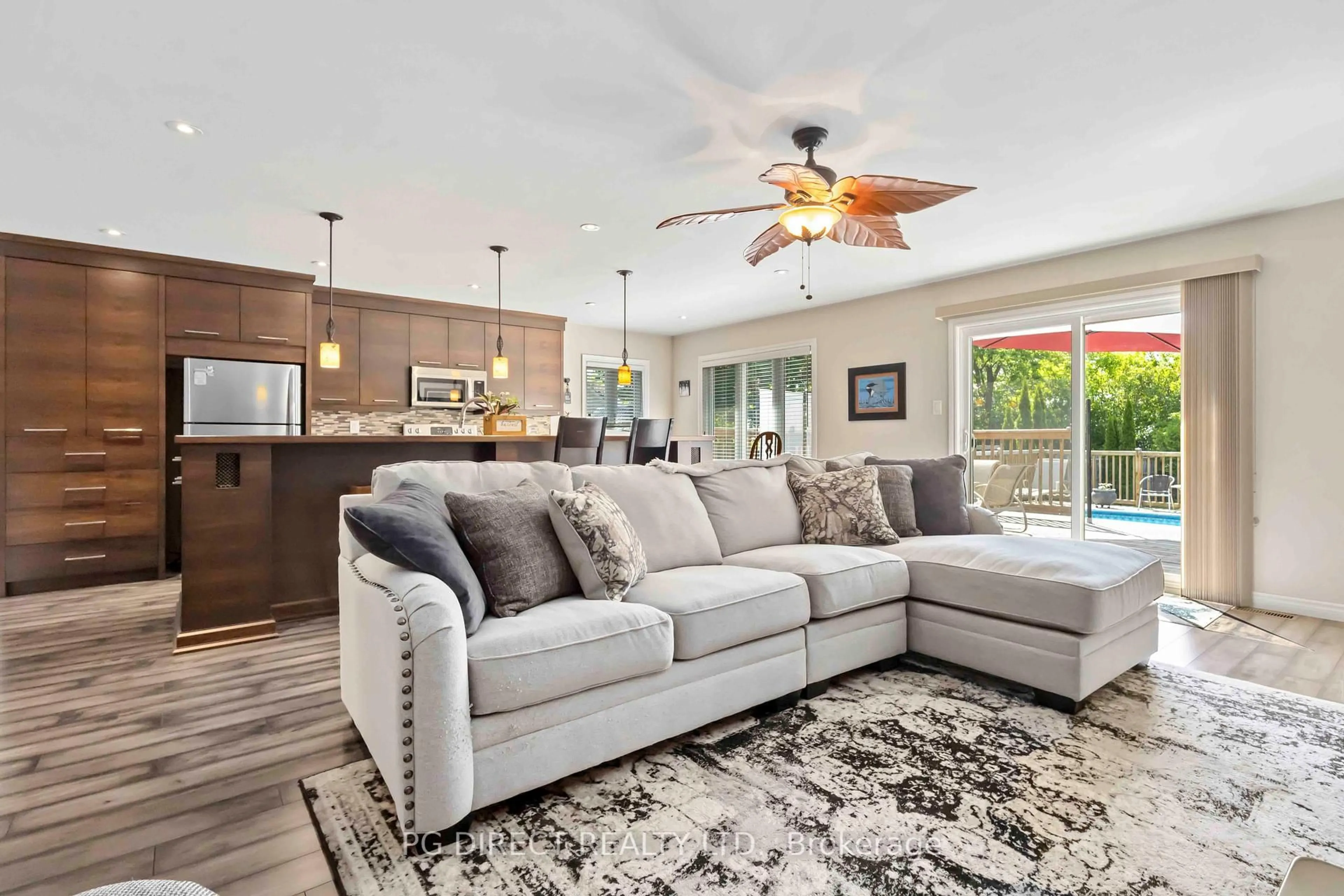Living room with furniture, unknown for 99 James St, Orillia Ontario L3V 1L4