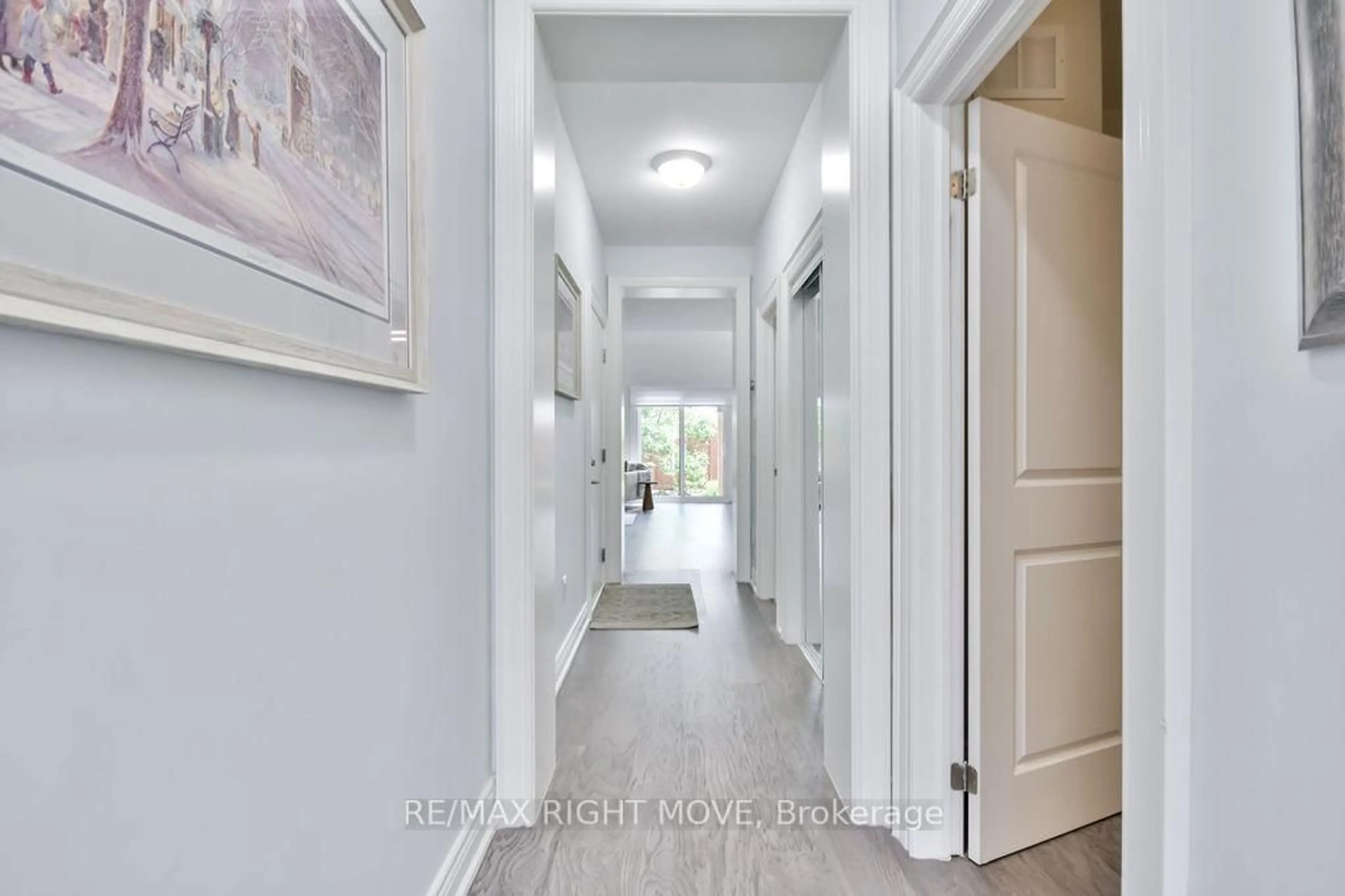 Indoor entryway for 10 INVERMARA Crt #28, Orillia Ontario L3V 0B7
