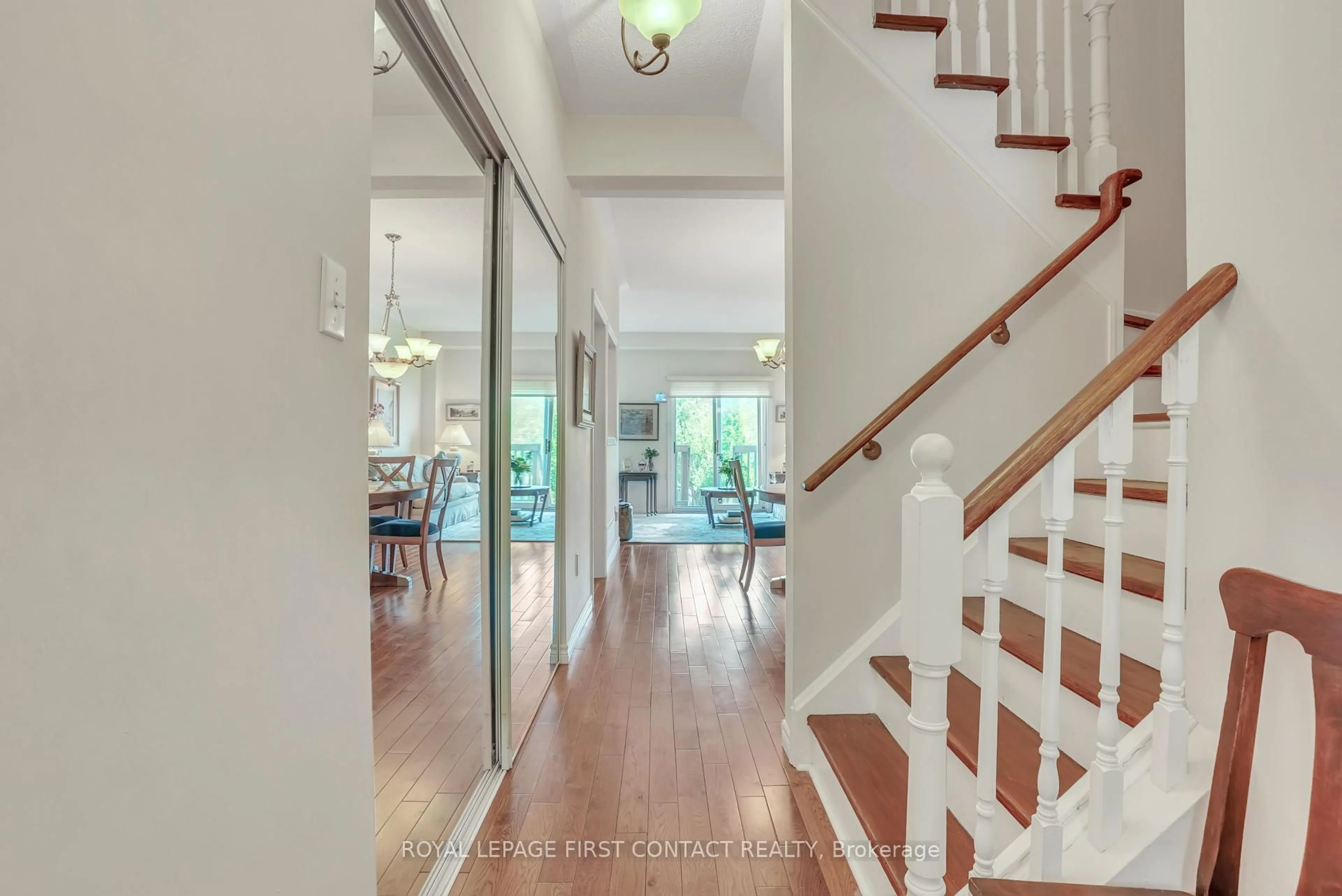 Indoor entryway for 126 Bruce Cres, Barrie Ontario L4N 8P4