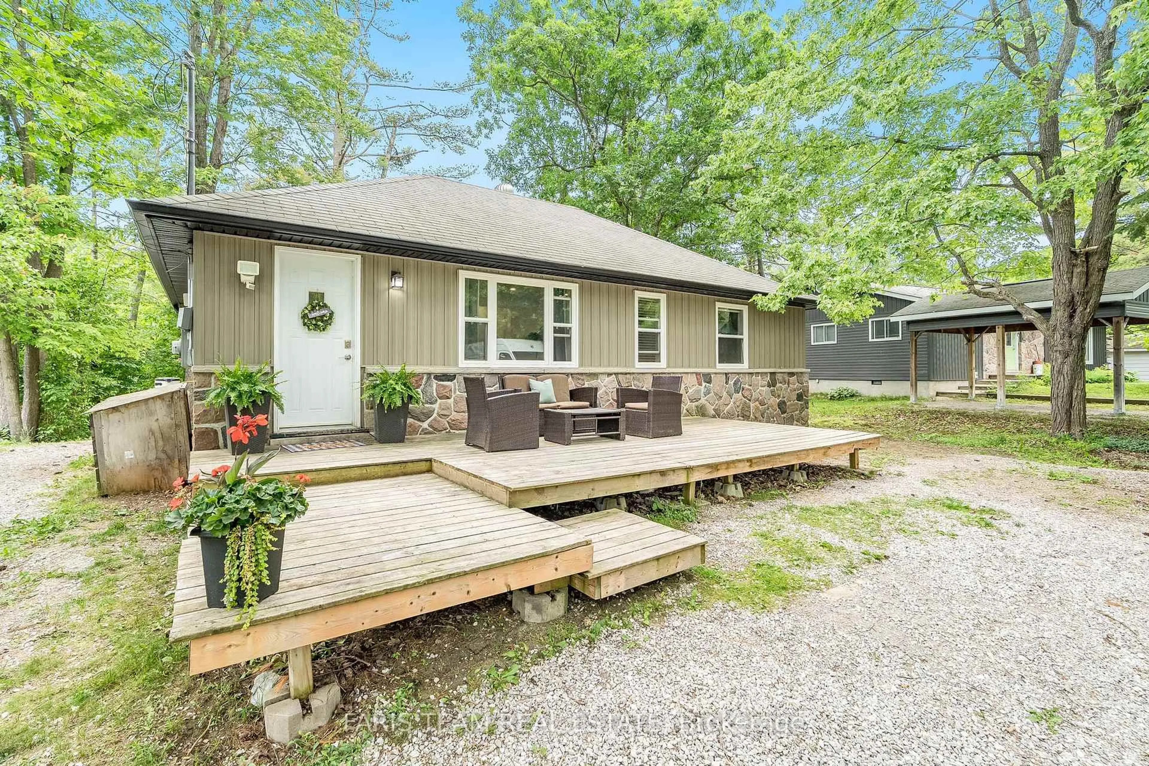 Patio, street for 3274 Muskoka St, Severn Ontario L0K 2B0