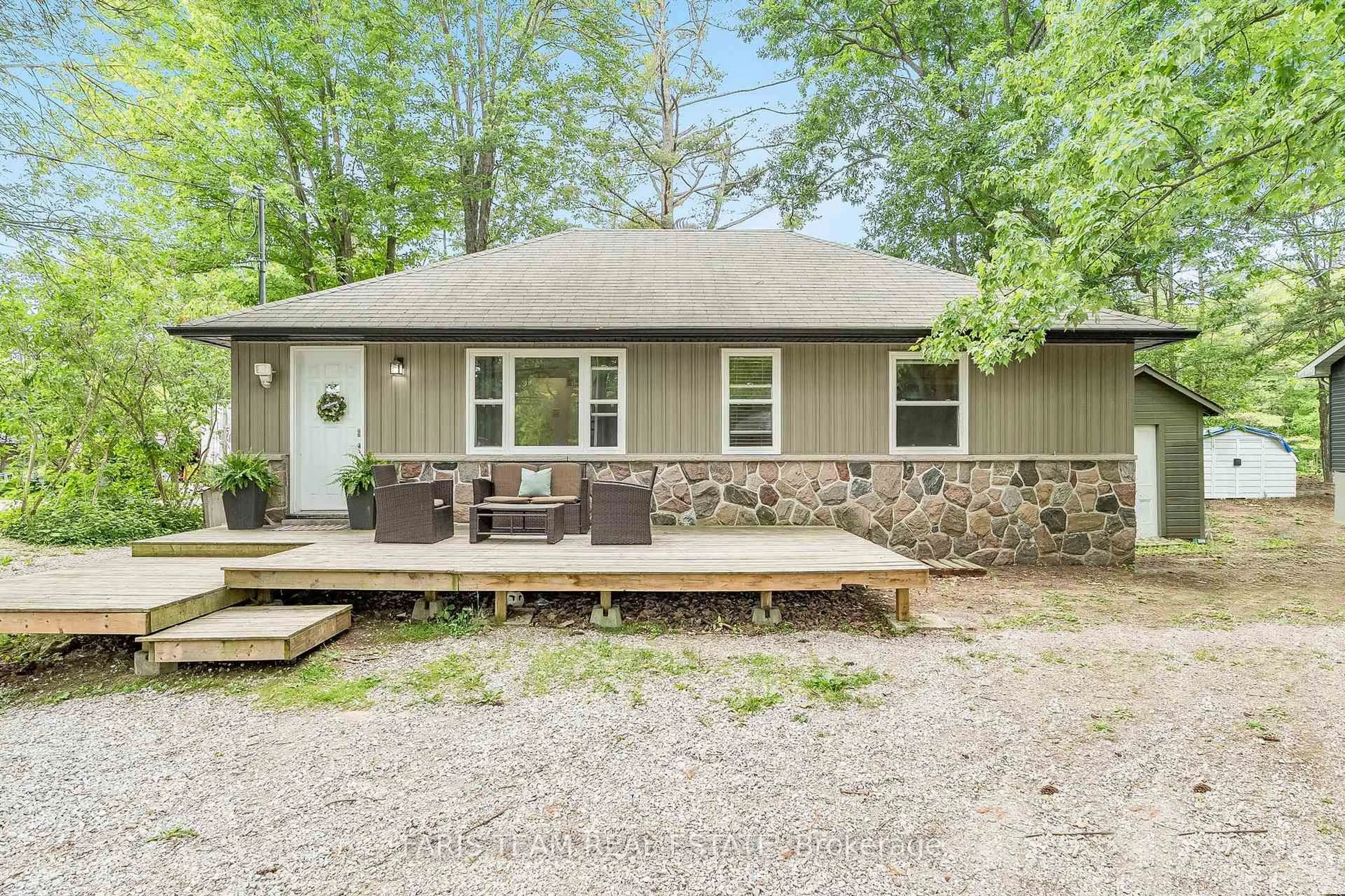 Home with vinyl exterior material, unknown for 3274 Muskoka St, Severn Ontario L0K 2B0