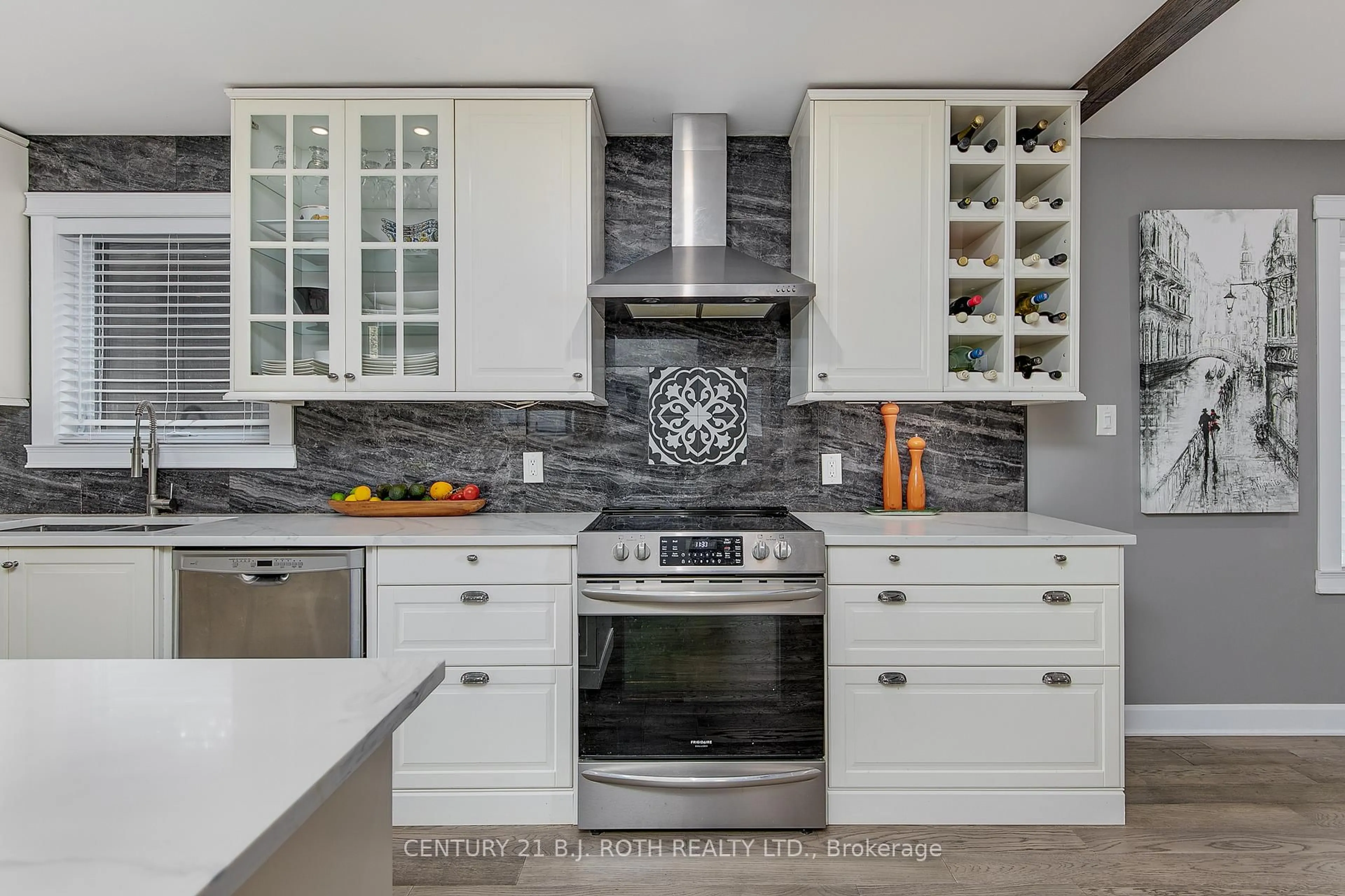 Contemporary kitchen, ceramic/tile floor for 26 Monique Cres, Barrie Ontario L4M 6Y3