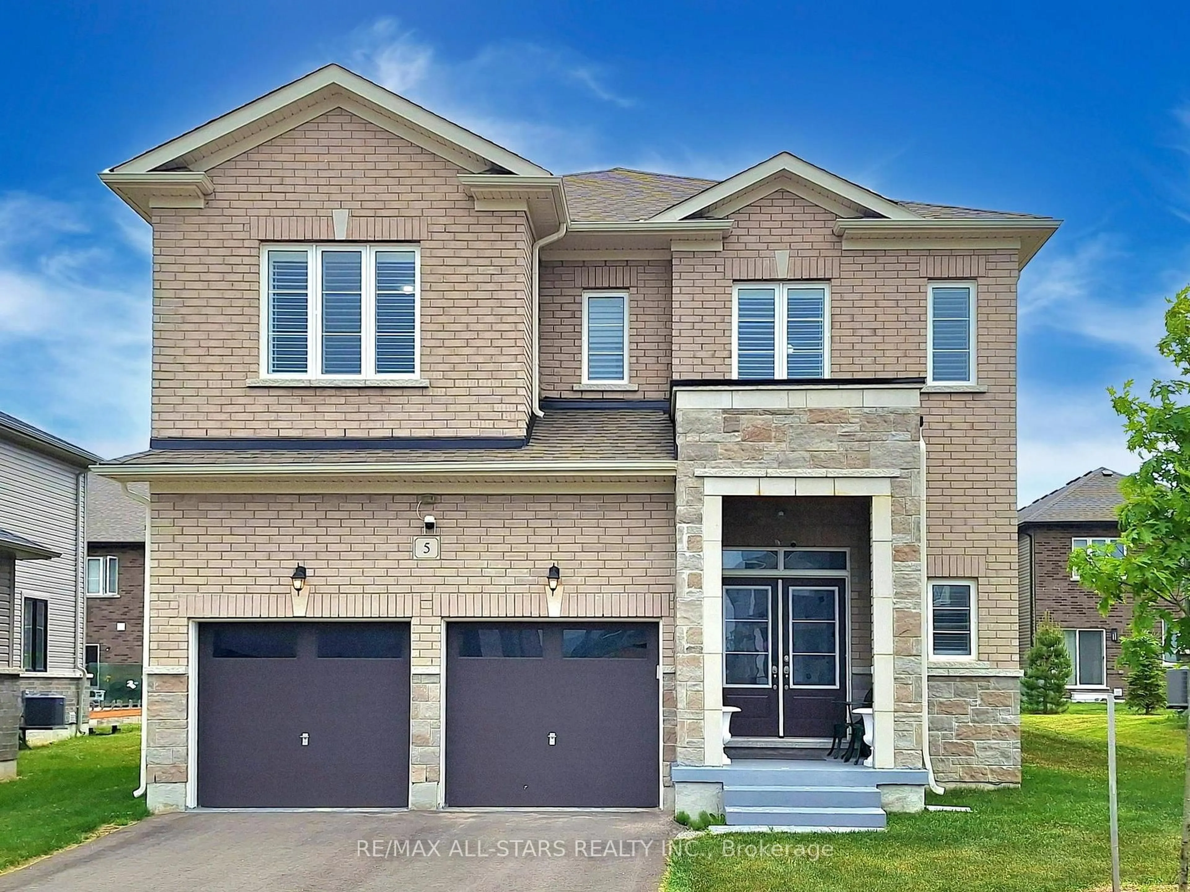 Home with brick exterior material, street for 5 Middleton Dr, Wasaga Beach Ontario L9Z 0L1