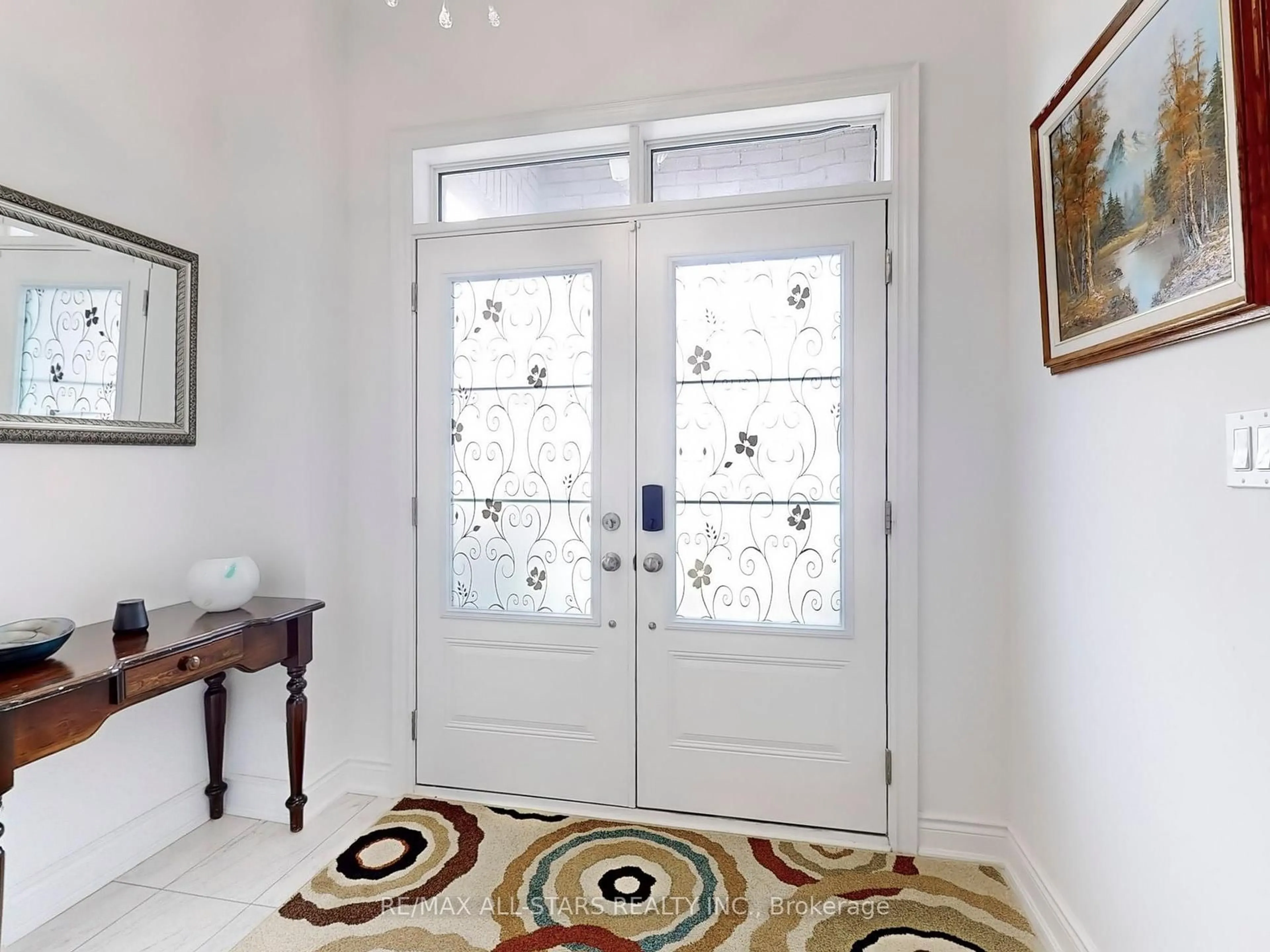 Indoor entryway for 5 Middleton Dr, Wasaga Beach Ontario L9Z 0L1