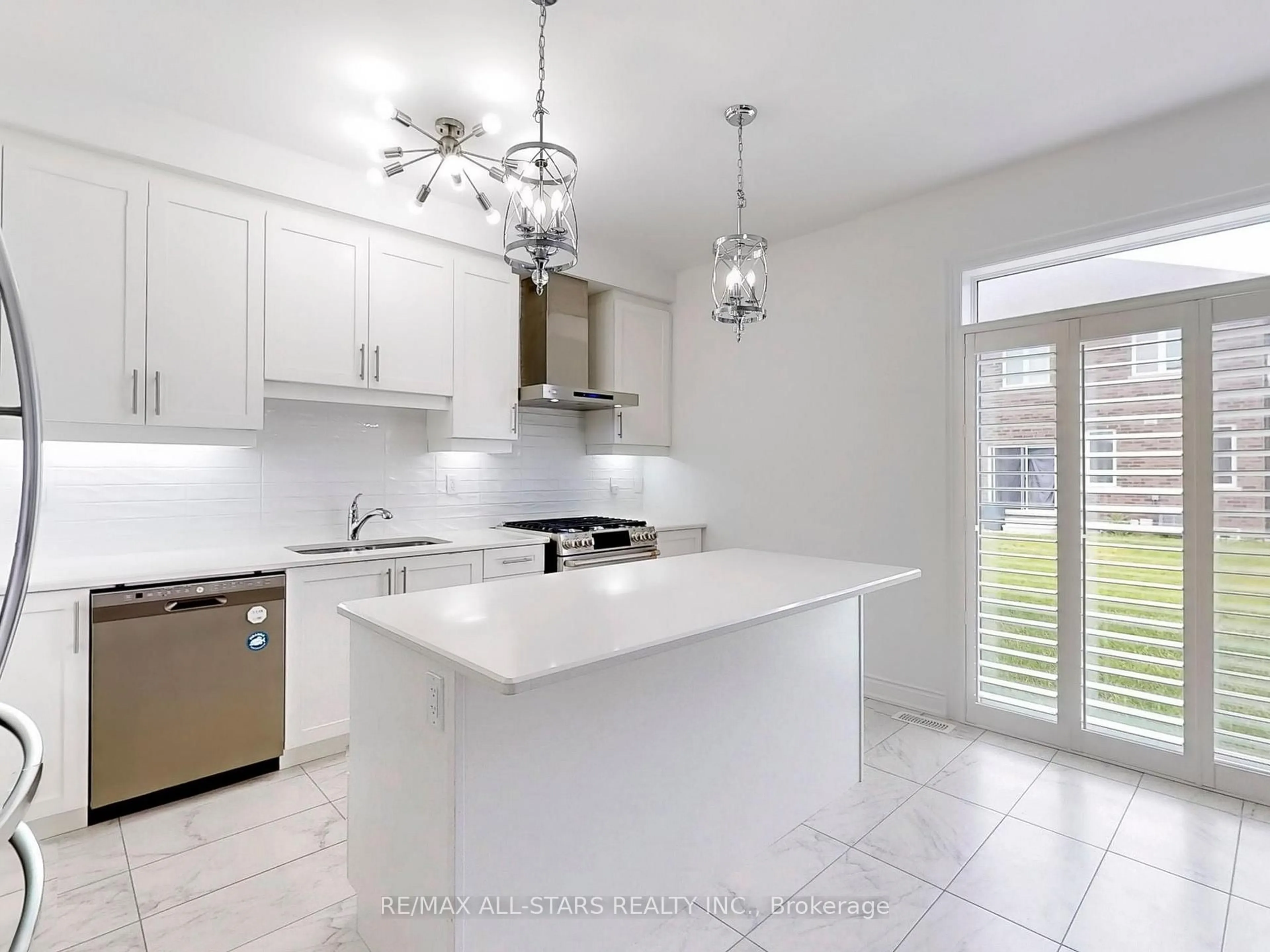 Contemporary kitchen, ceramic/tile floor for 5 Middleton Dr, Wasaga Beach Ontario L9Z 0L1