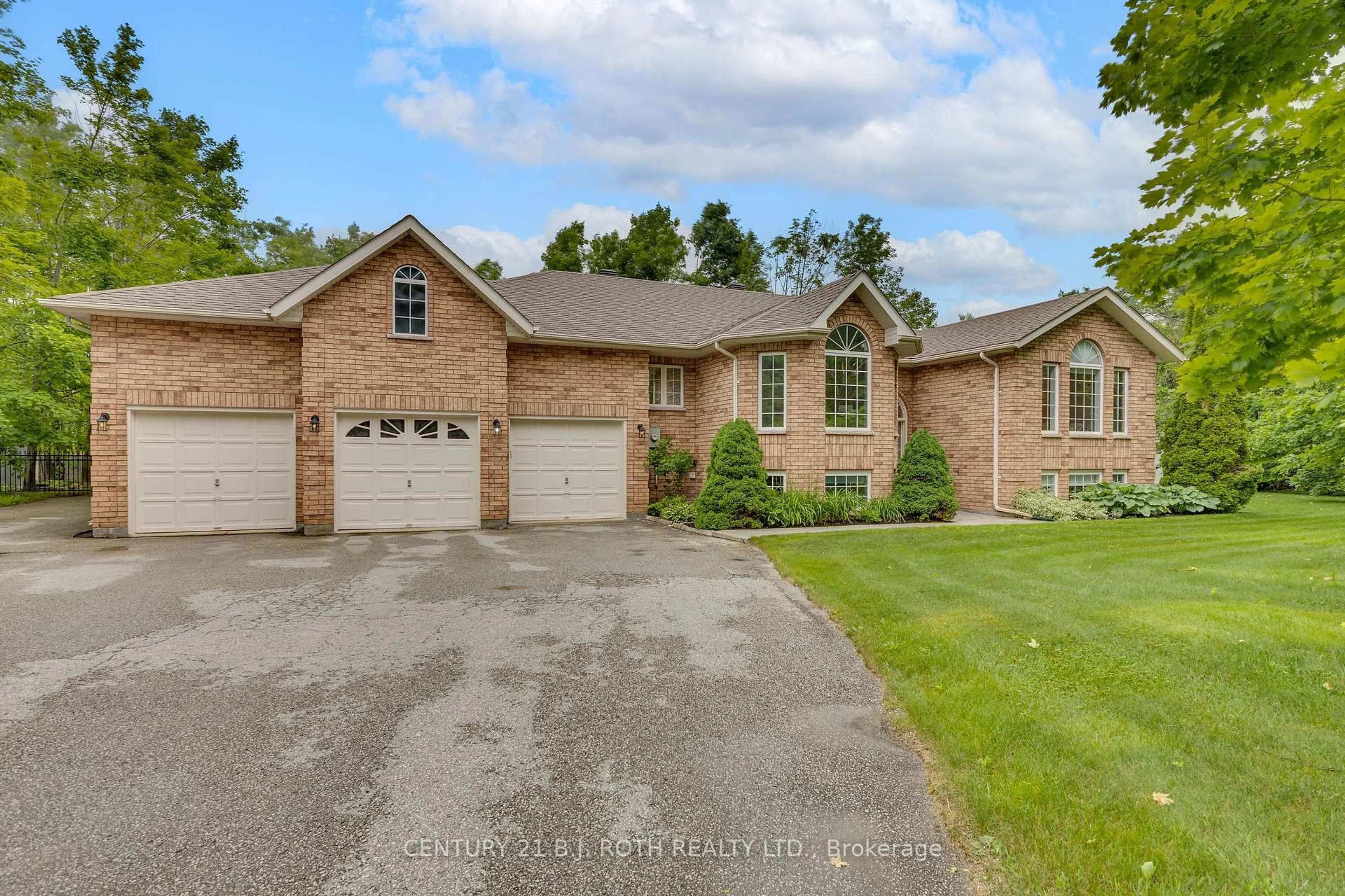Home with brick exterior material, unknown for 3 Maplehill Dr, Oro-Medonte Ontario L0L 2L0