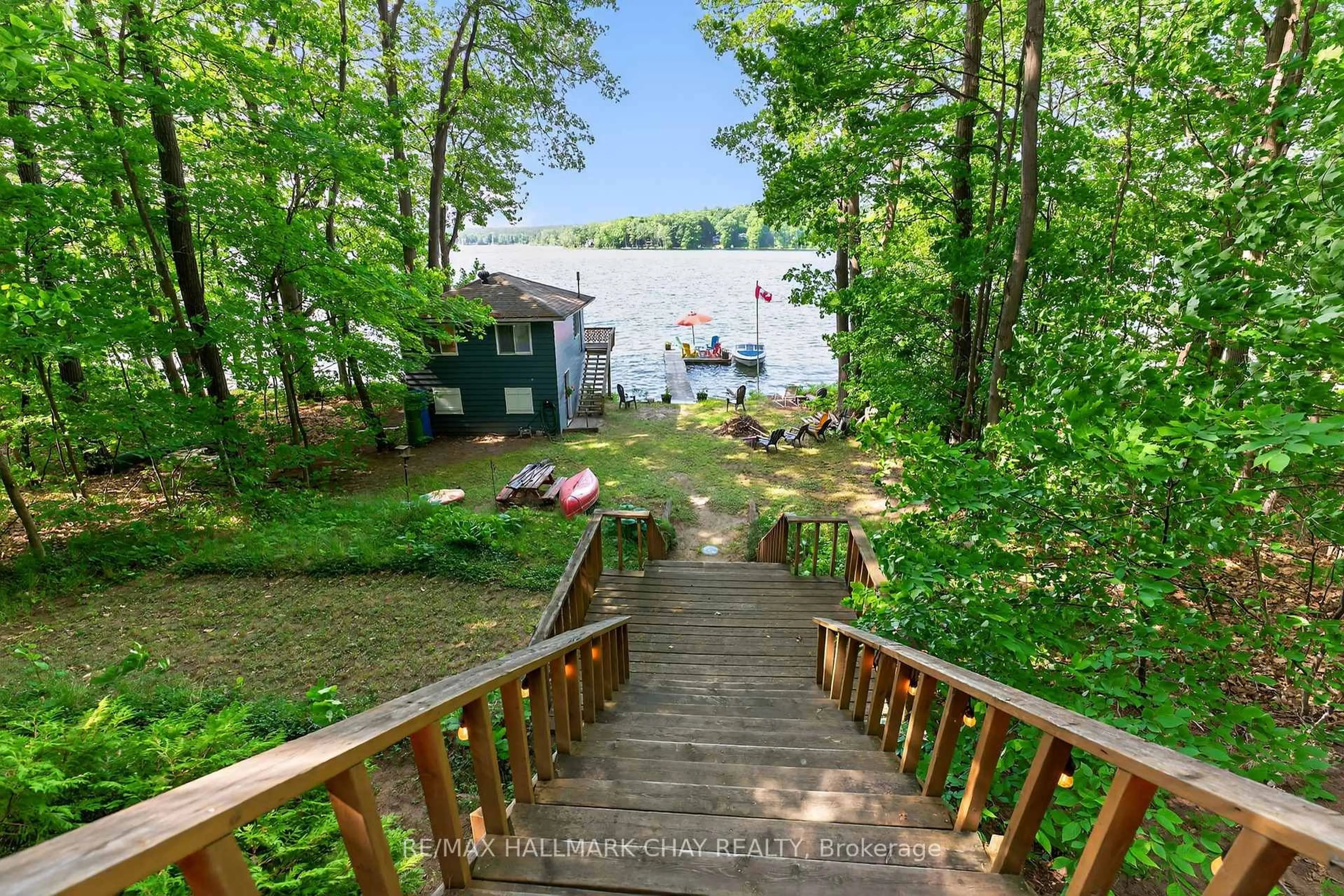 A pic from outside/outdoor area/front of a property/back of a property/a pic from drone, unknown for 112 FARLAIN LAKE Rd, Tiny Ontario L9M 0B5