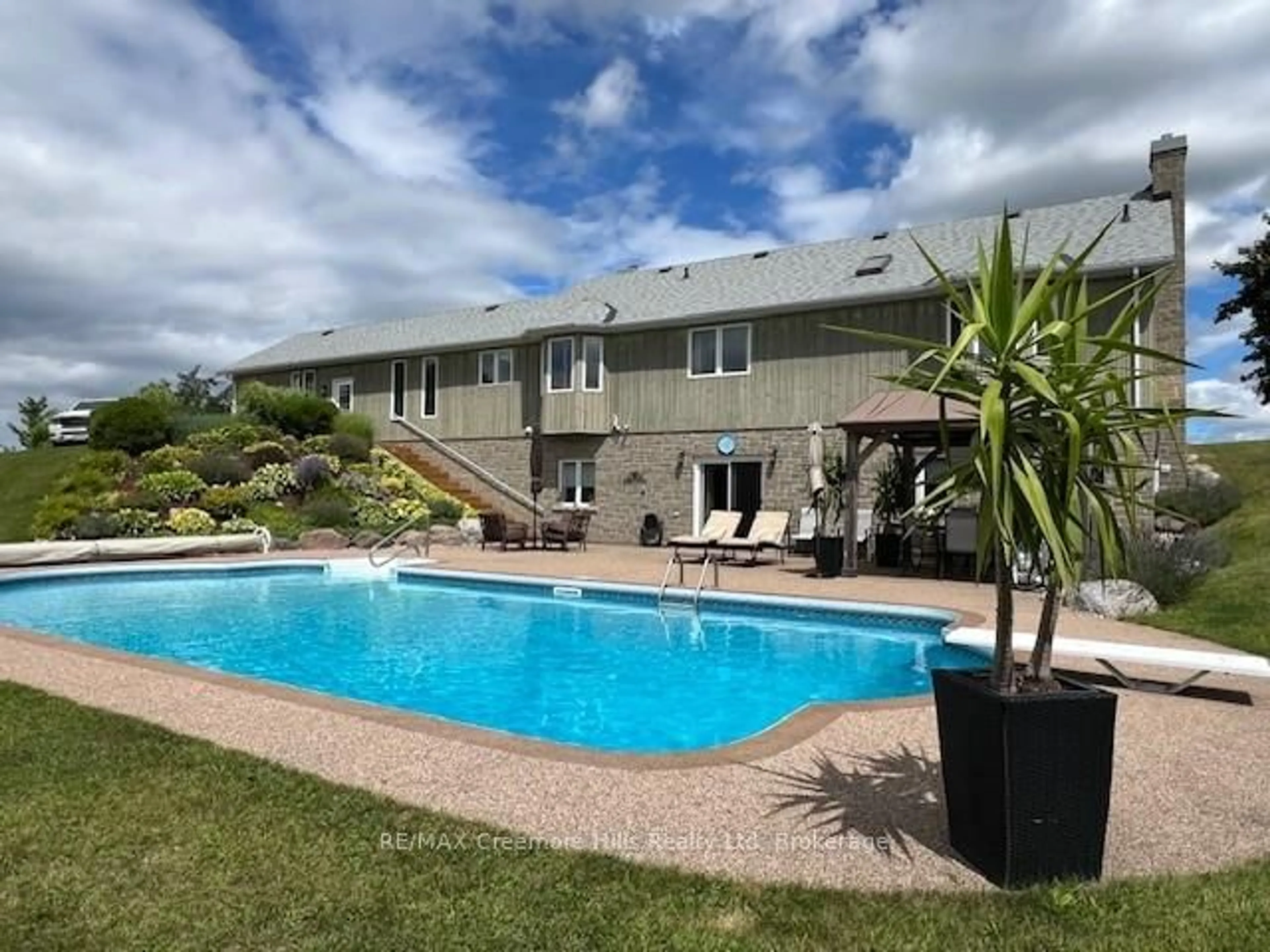 Pool for 2332 Centre Line Rd, Clearview Ontario L0M 1G0