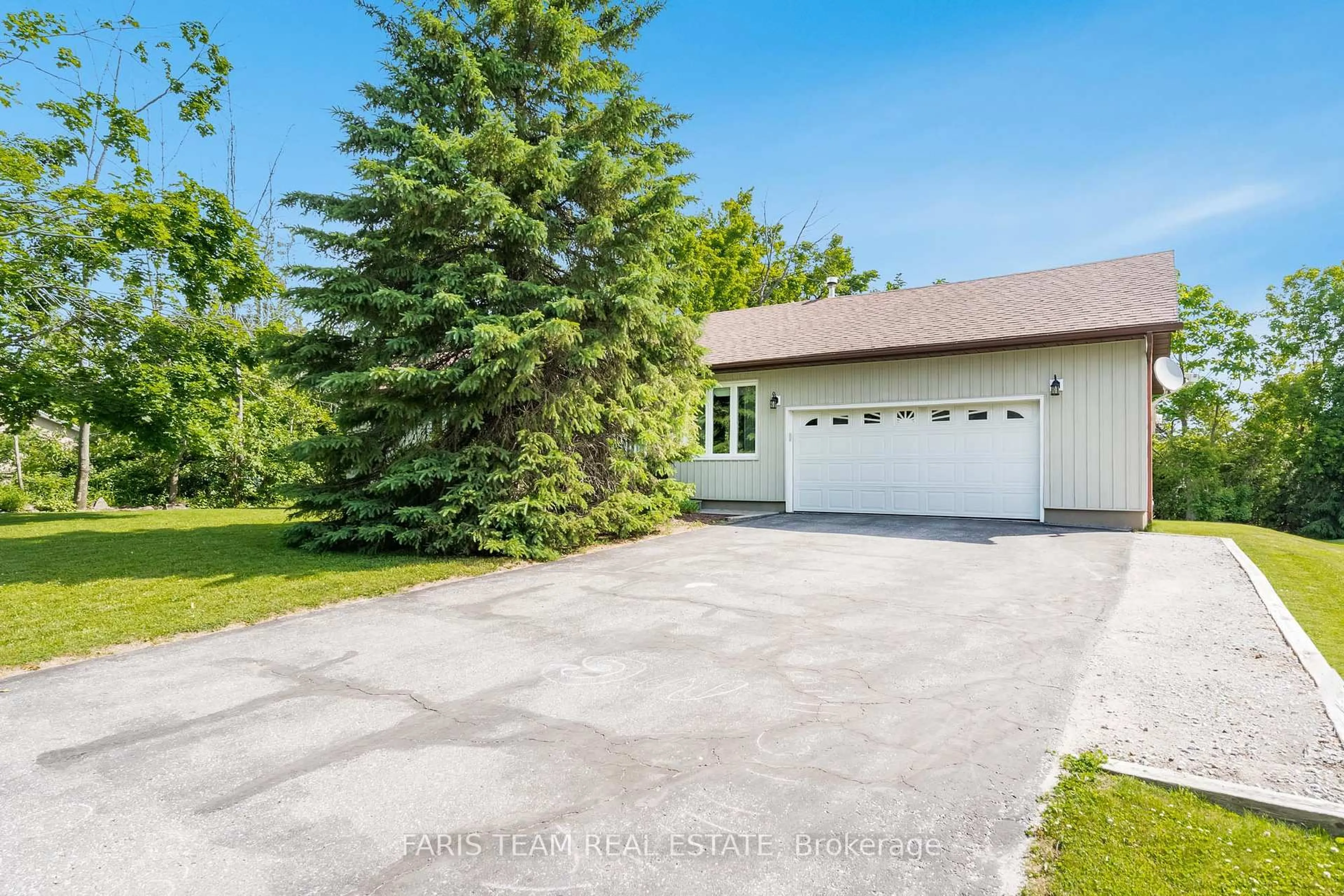 A pic from outside/outdoor area/front of a property/back of a property/a pic from drone, water/lake/river/ocean view for 5509 Line 8, Oro-Medonte Ontario L0K 1N0