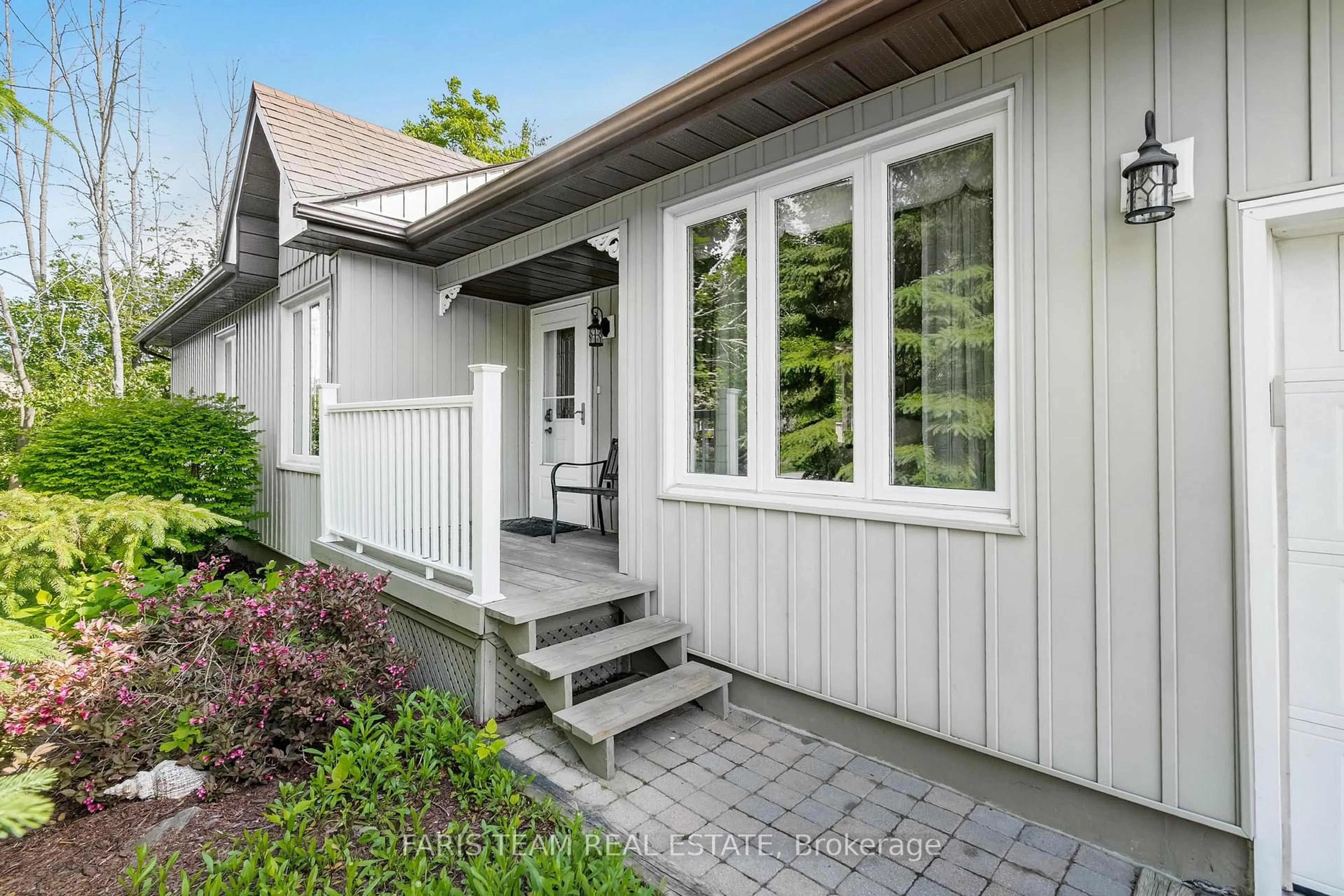 Home with vinyl exterior material, street for 5509 Line 8, Oro-Medonte Ontario L0K 1N0