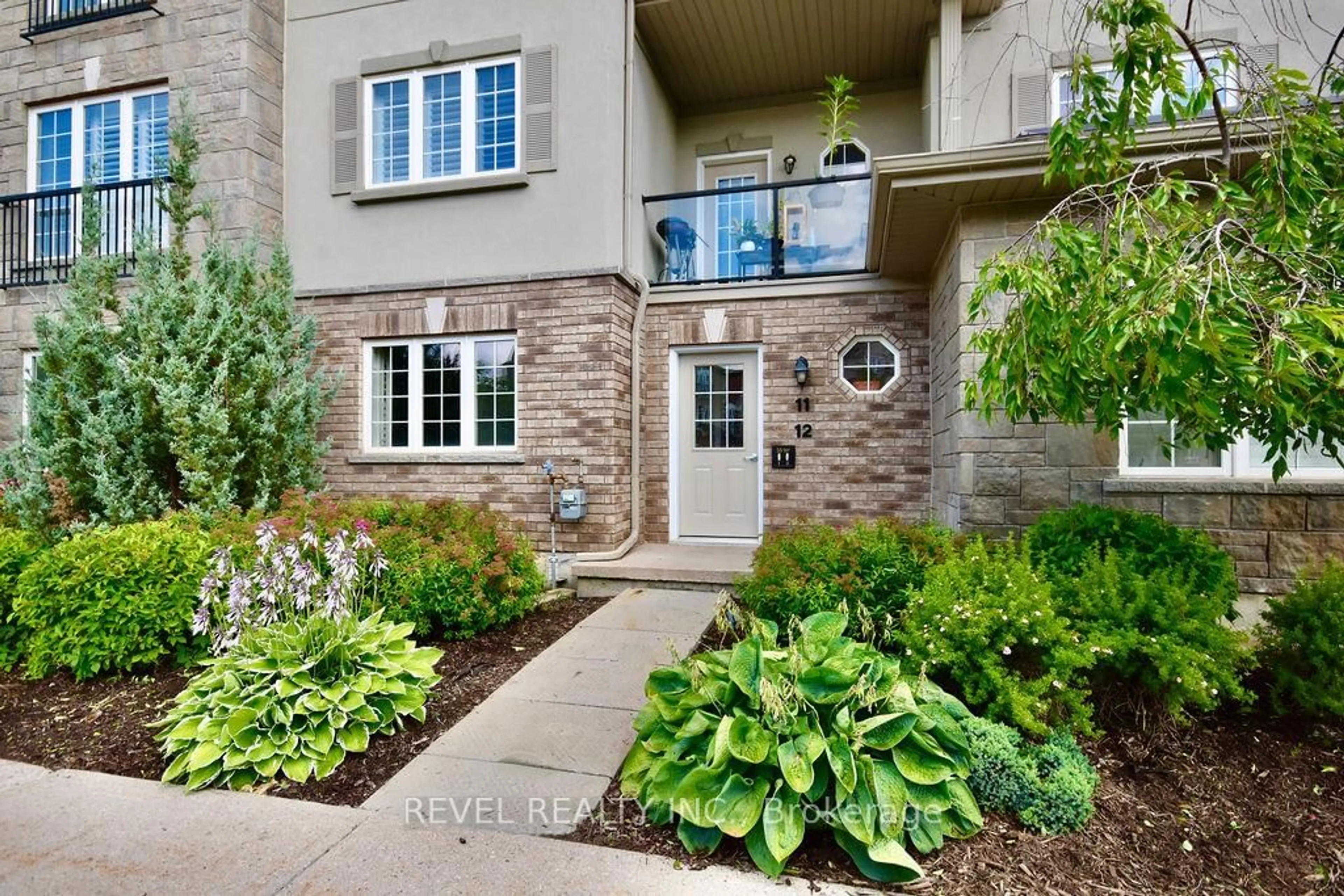 Indoor entryway for 53 Ferndale Dr #11, Barrie Ontario L4N 5W9