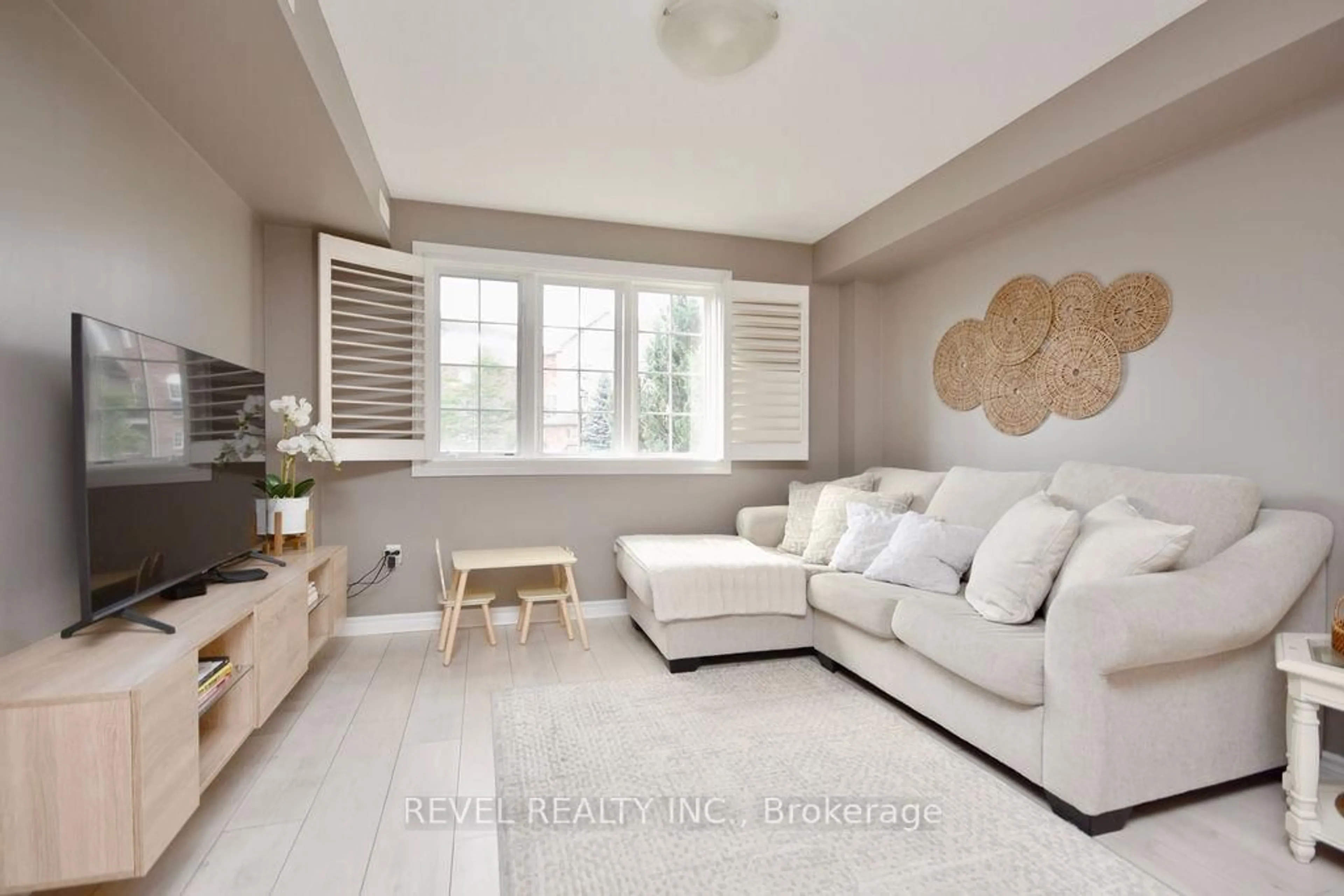 Living room with furniture, unknown for 53 Ferndale Dr #11, Barrie Ontario L4N 5W9