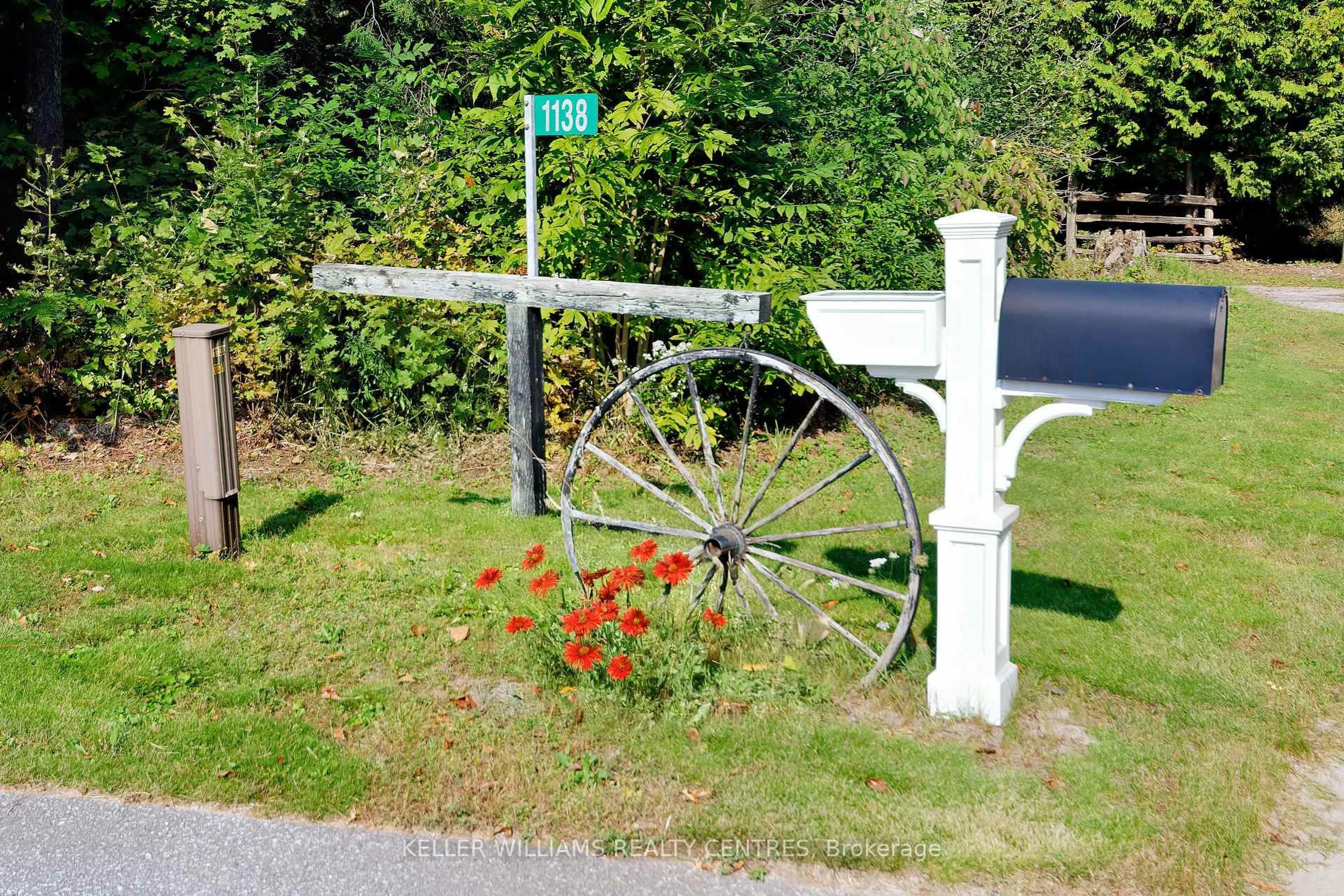 Parking for 1138 Old Second Rd, Springwater Ontario L0L 2K0