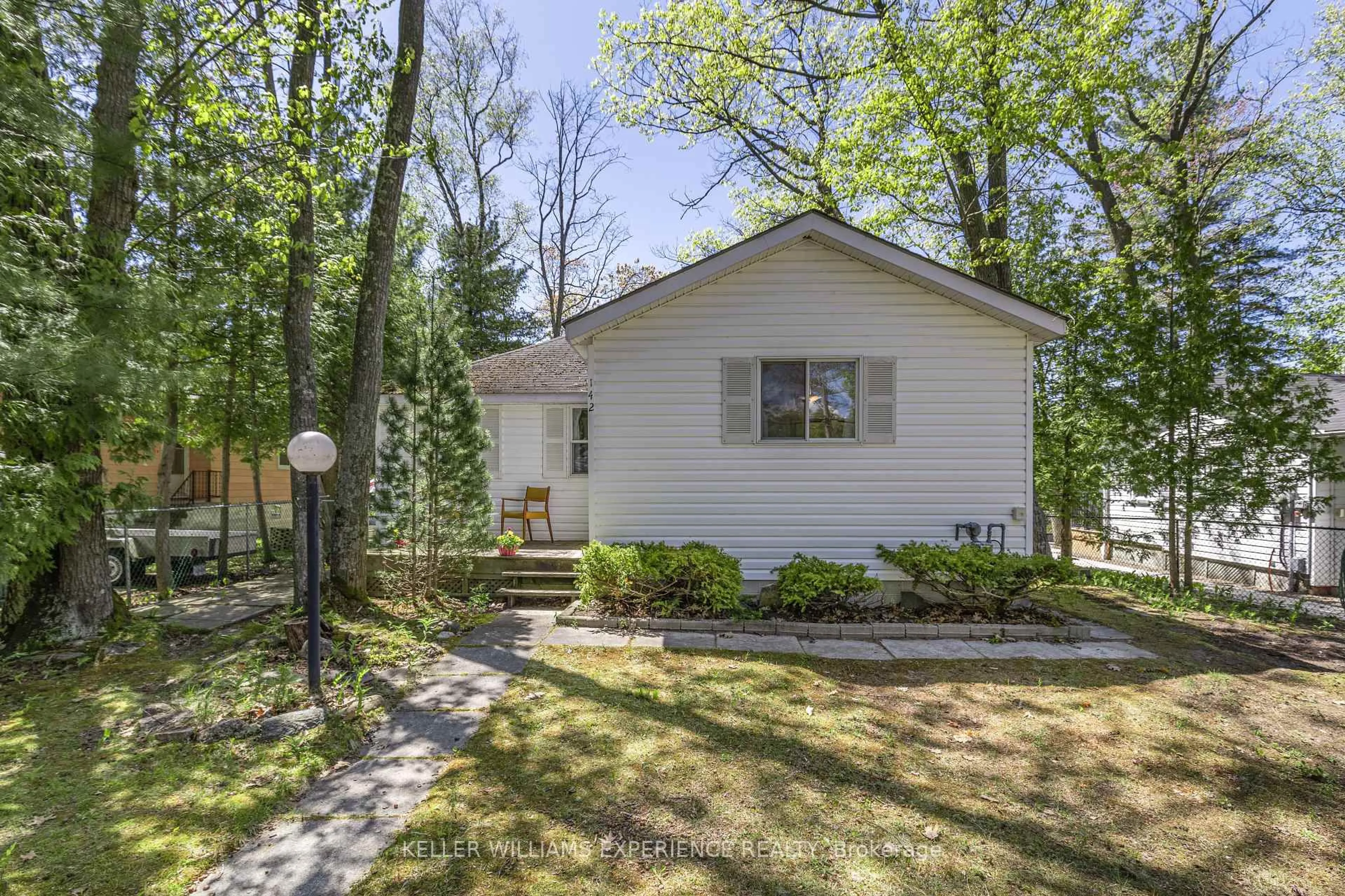 Unknown for 142 32nd St, Wasaga Beach Ontario L9Z 2S4