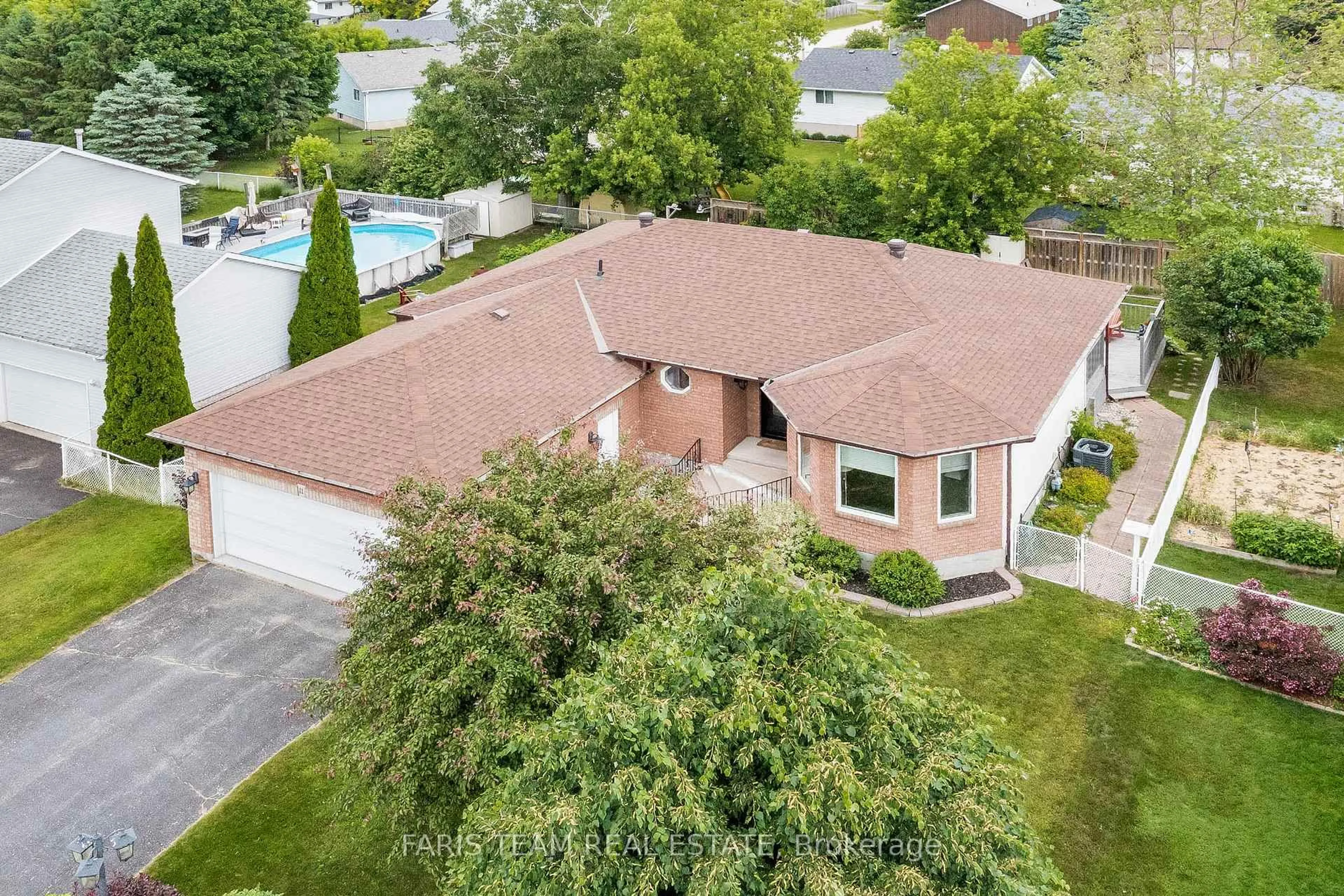 A pic from outside/outdoor area/front of a property/back of a property/a pic from drone, street for 11 Copeland St, Penetanguishene Ontario L9M 1K3