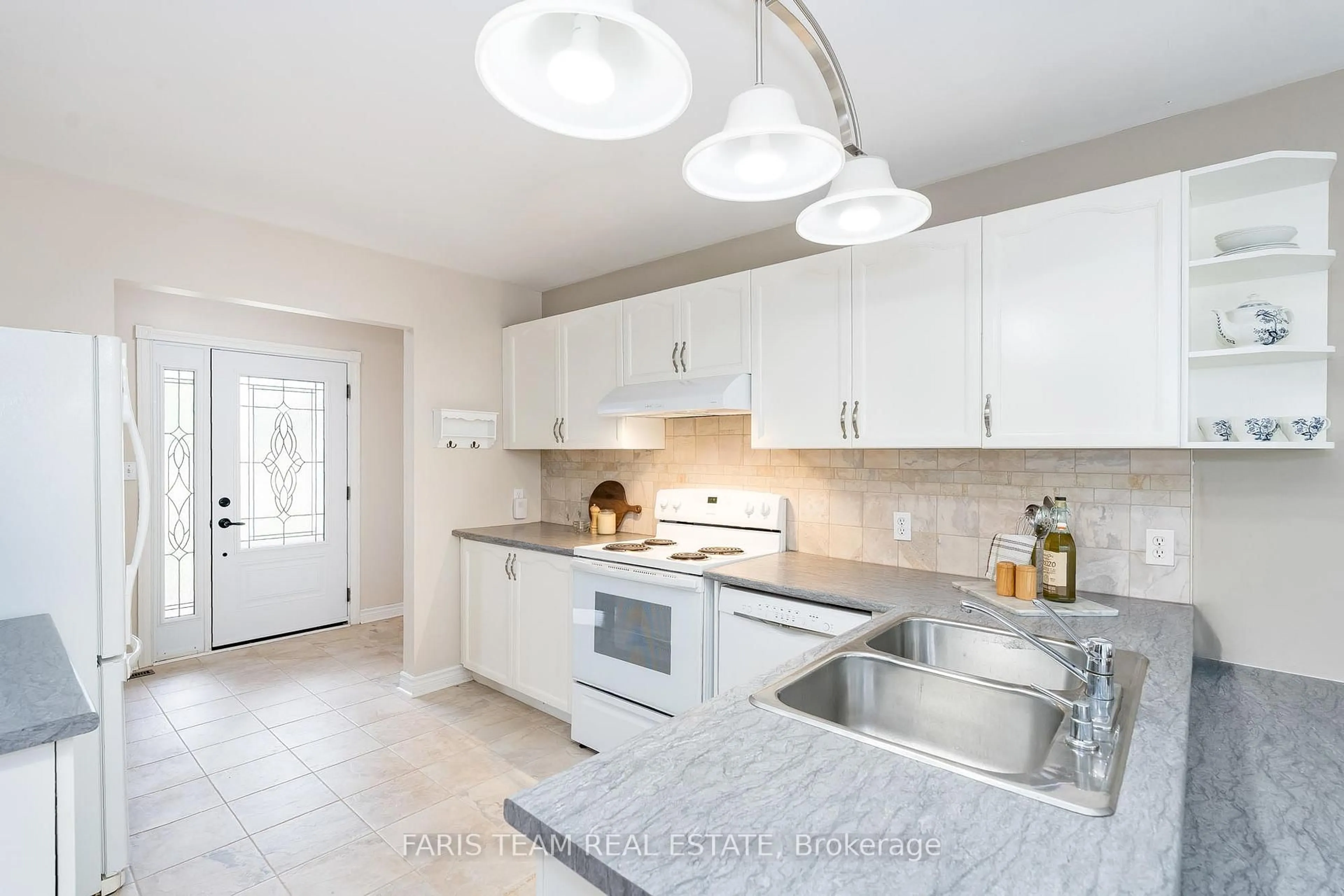 Open concept kitchen, ceramic/tile floor for 11 Copeland St, Penetanguishene Ontario L9M 1K3