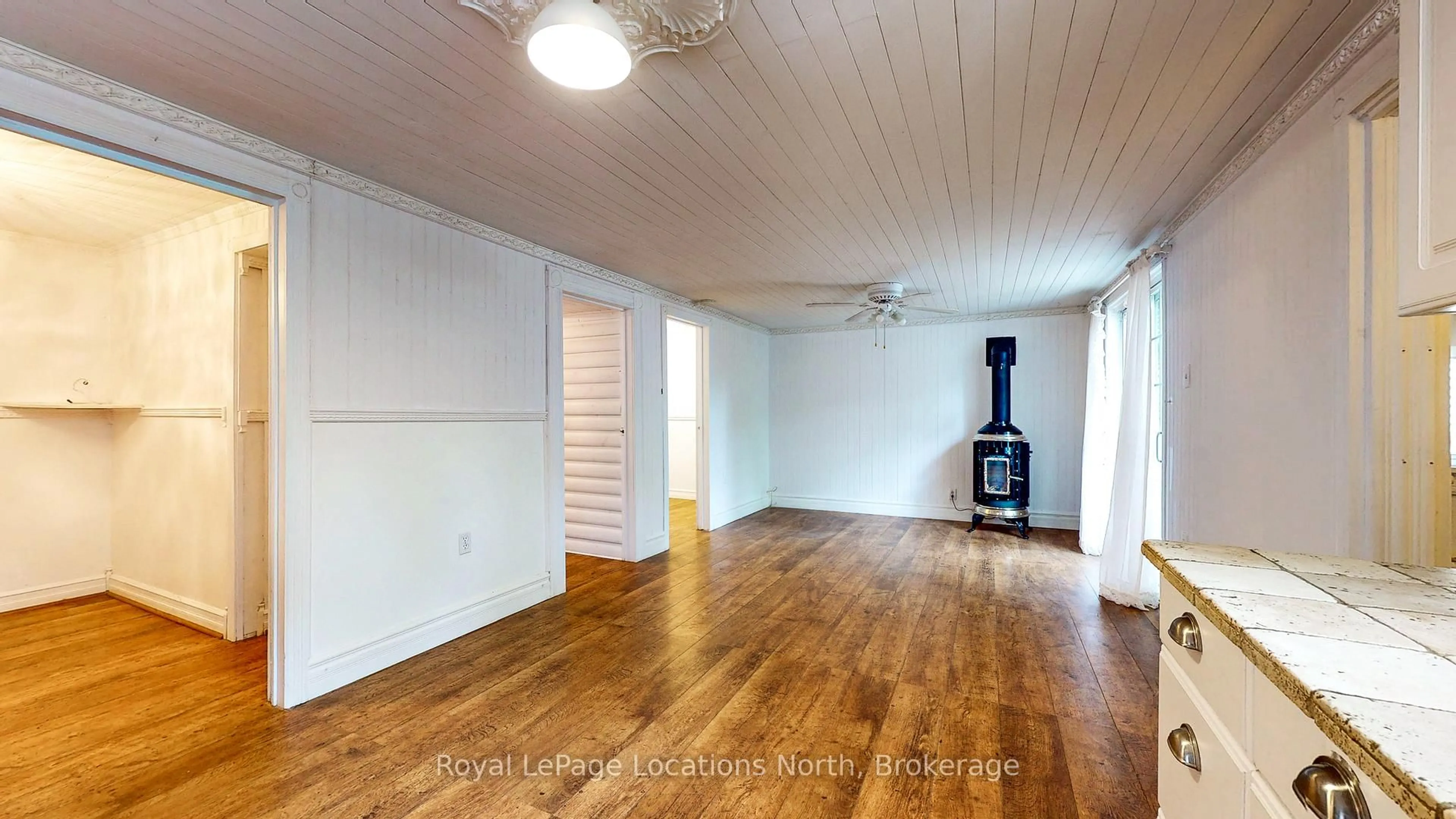 A pic of a room for 60 Parkwood Dr, Wasaga Beach Ontario L9Z 2T2