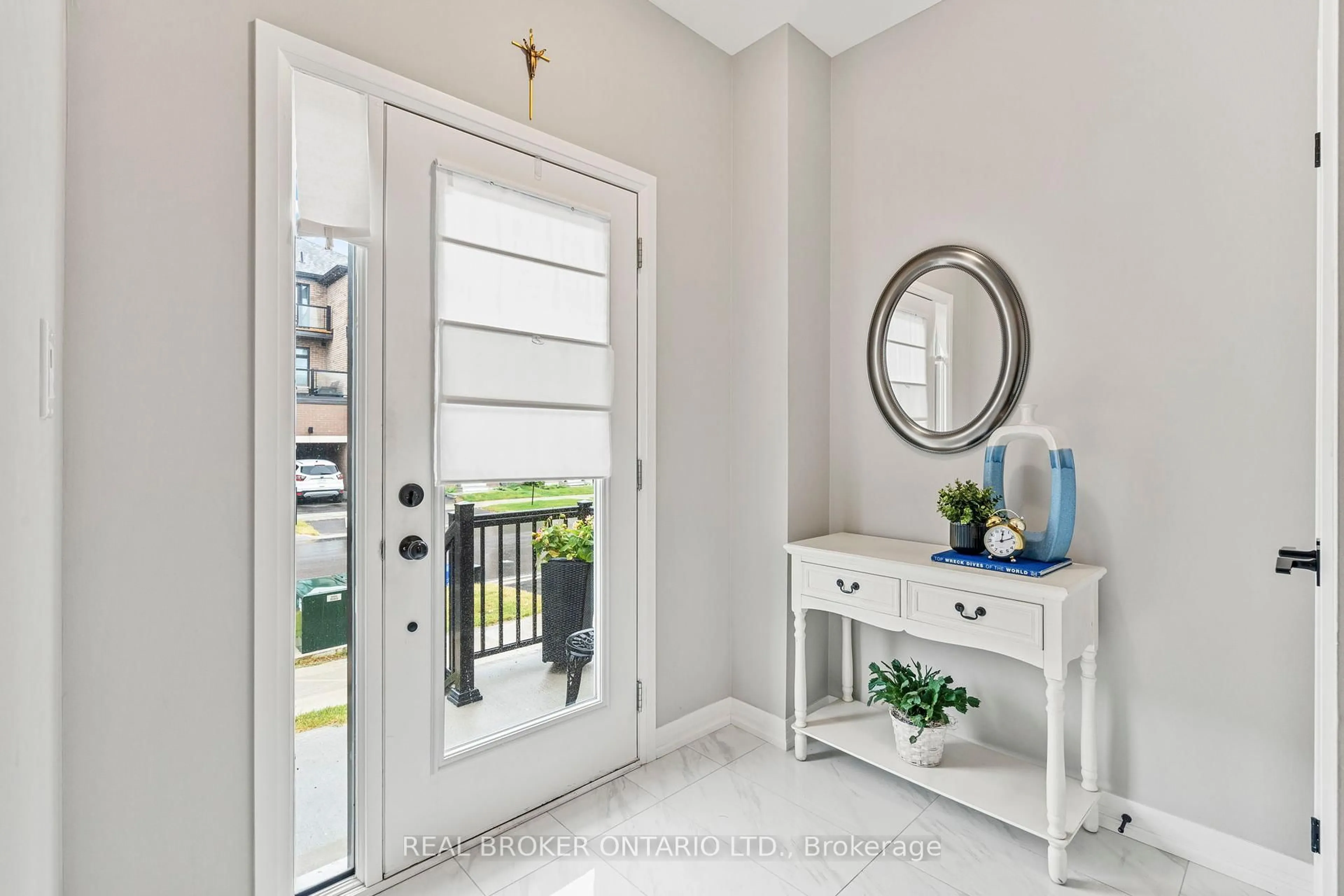 Indoor entryway for 145 Turnberry Lane, Barrie Ontario L9J 0M4