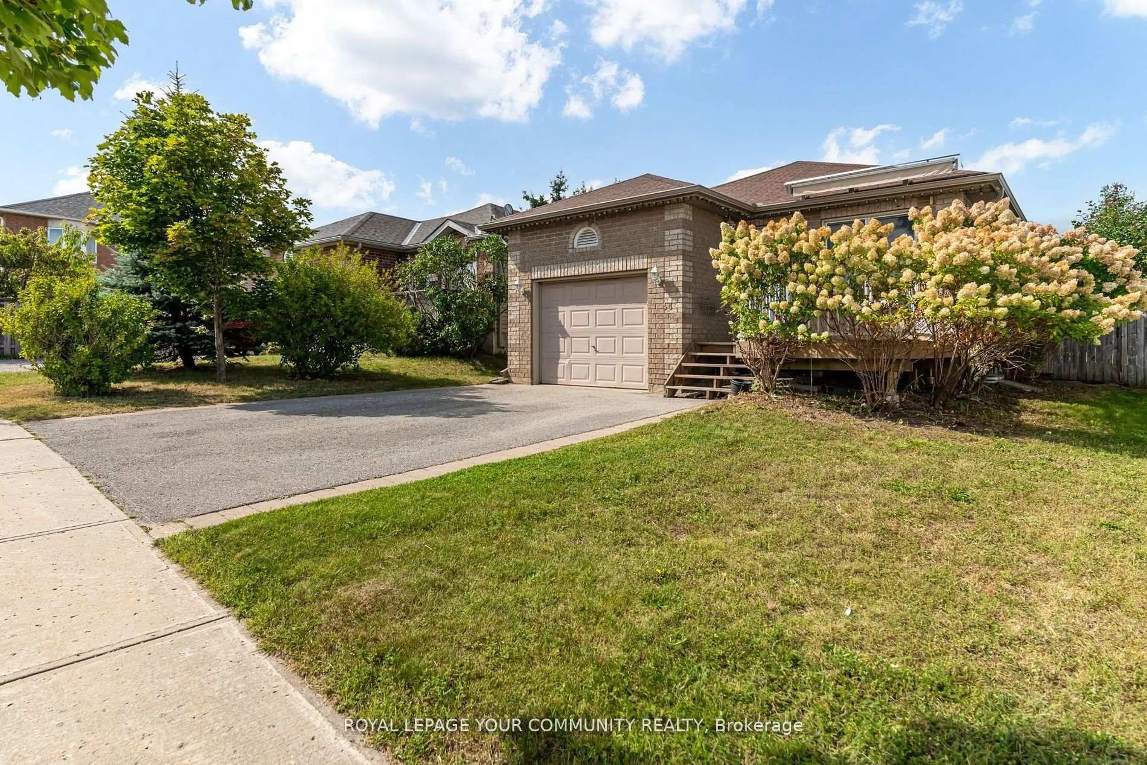 Unknown for 44 Hanmer St, Barrie Ontario L4M 6V1
