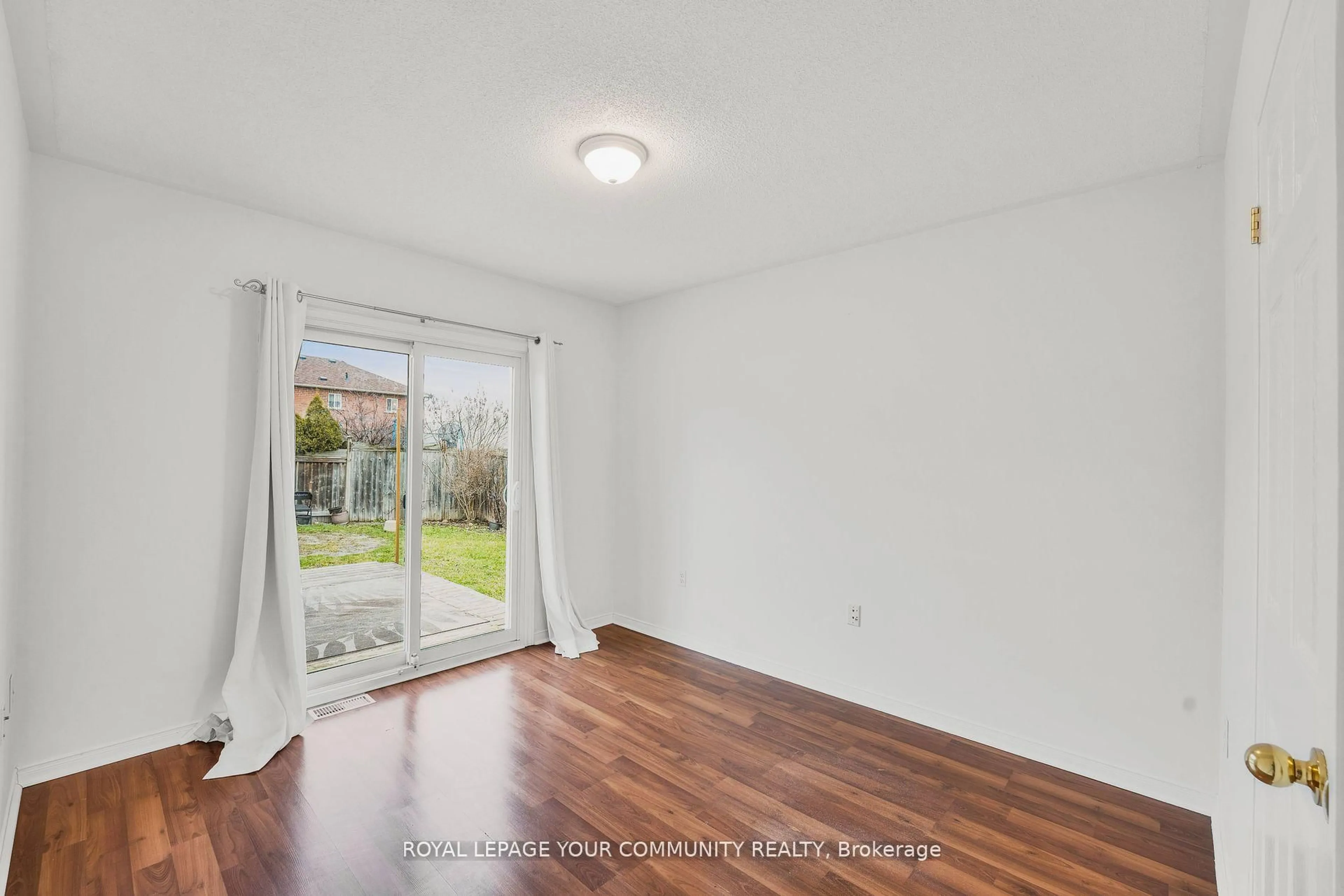 A pic of a room for 44 Hanmer St, Barrie Ontario L4M 6V1