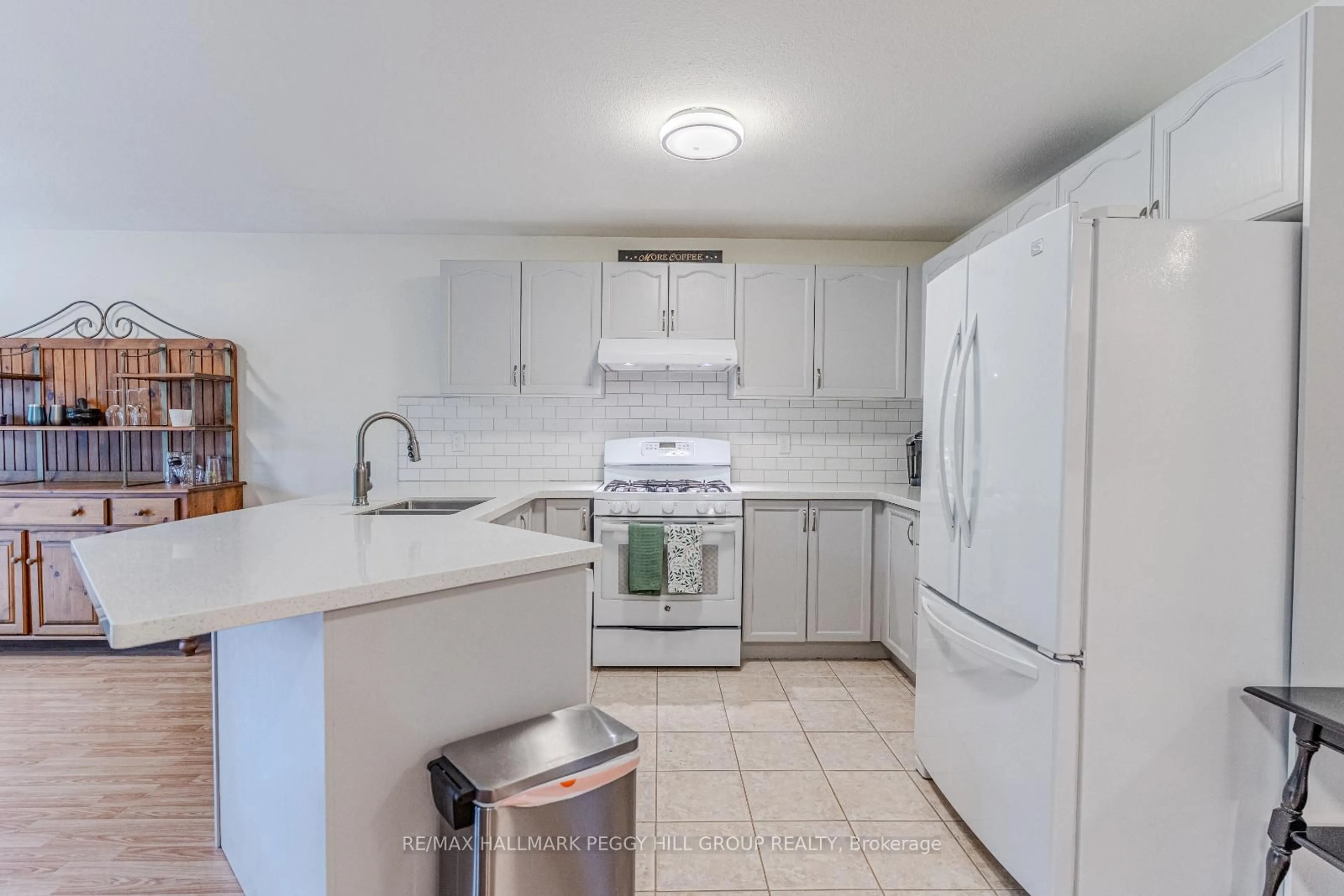 Standard kitchen, ceramic/tile floor for 5 Hogan Crt, Barrie Ontario L4M 6W7