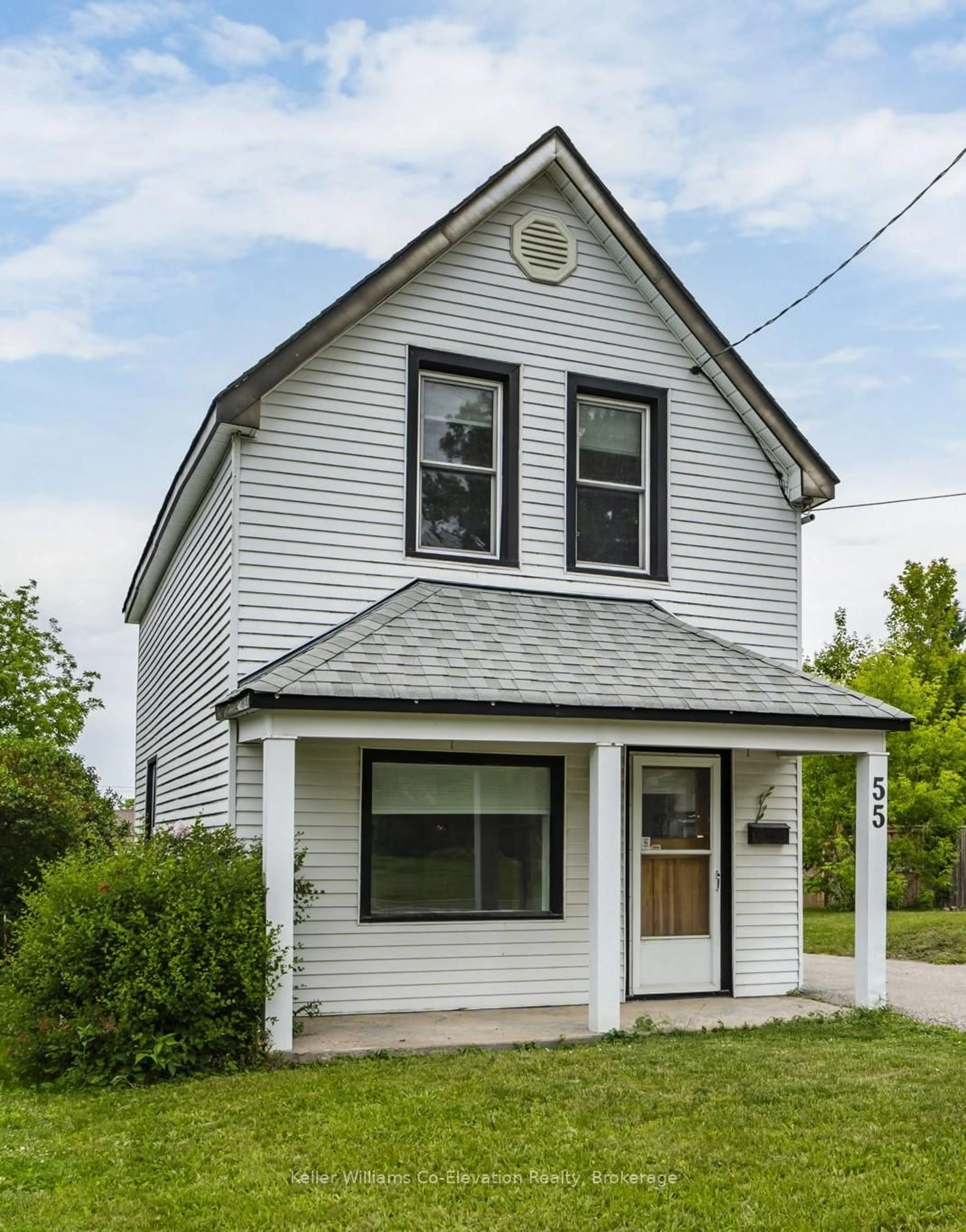 Home with vinyl exterior material, building for 55 Fifth St, Midland Ontario L4R 3V4