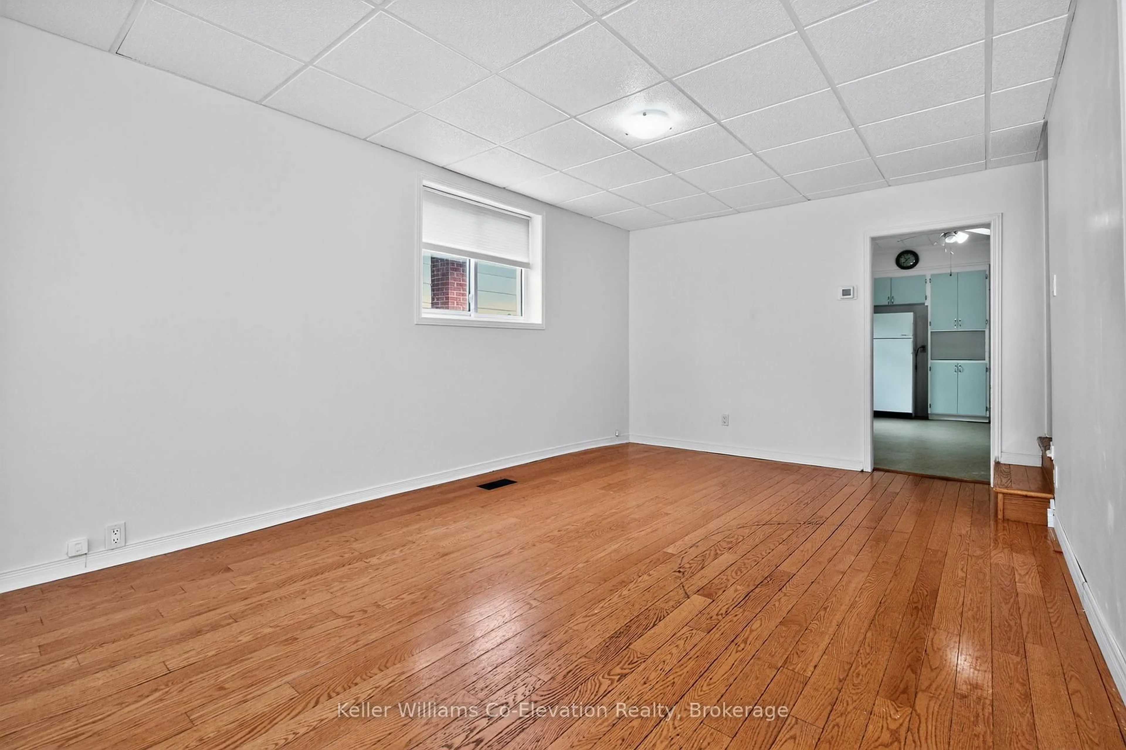 A pic of a room for 55 Fifth St, Midland Ontario L4R 3V4