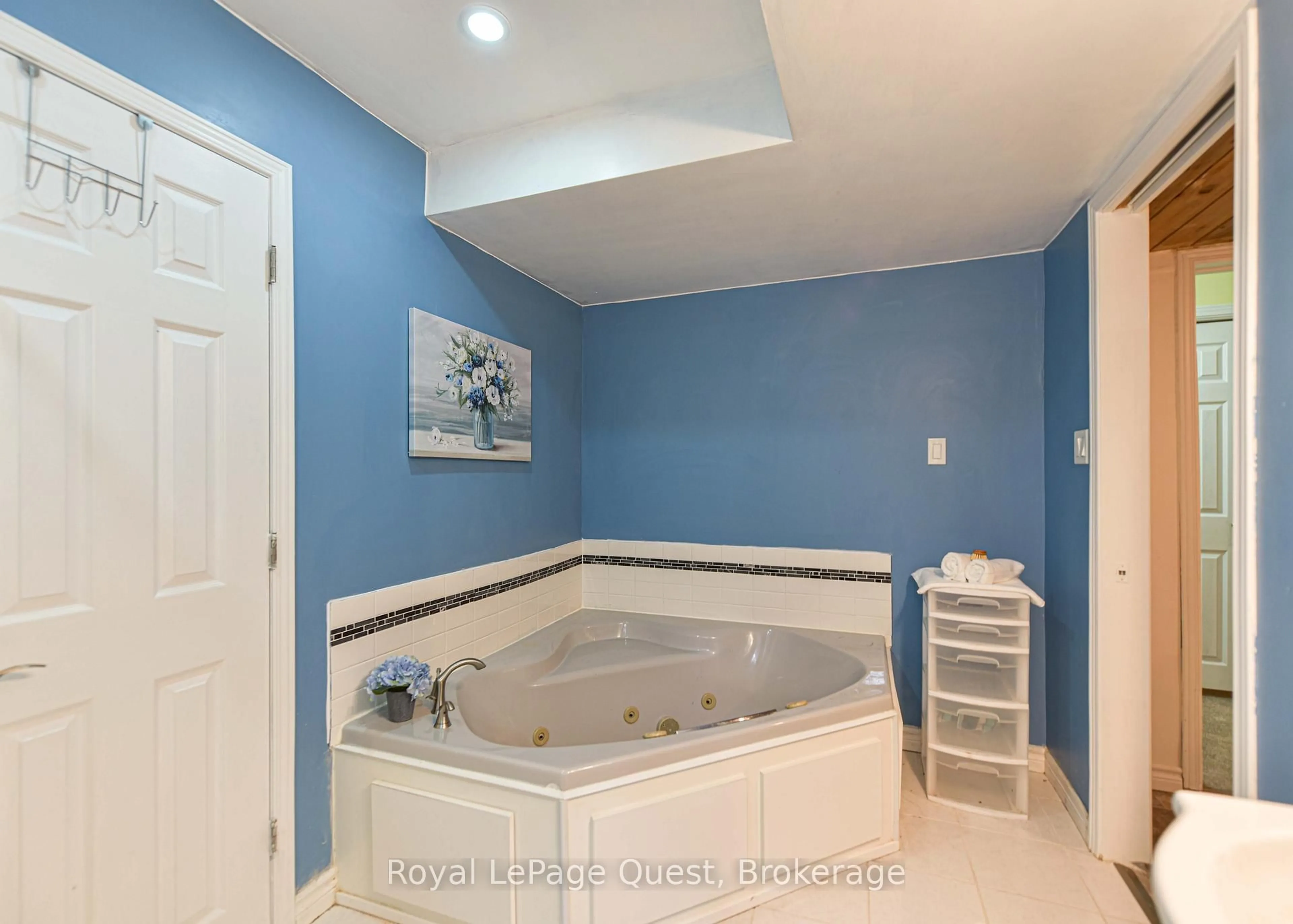 Contemporary bathroom, ceramic/tile floor for 9 Dancy Dr, Orillia Ontario L3V 7M1