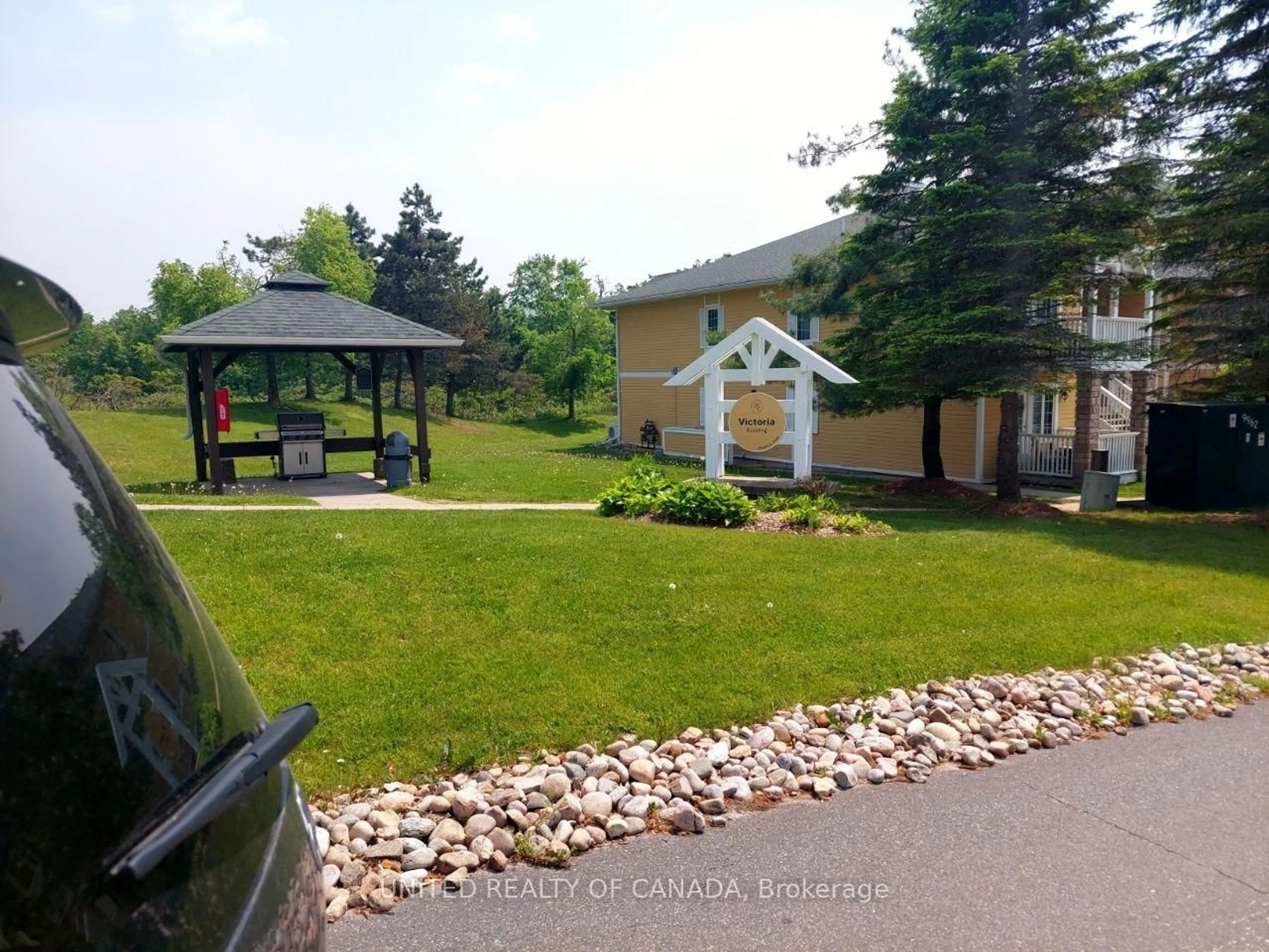 Patio, mountain view for 90 Highland Dr #2330-2331, Oro-Medonte Ontario L0L 2L0