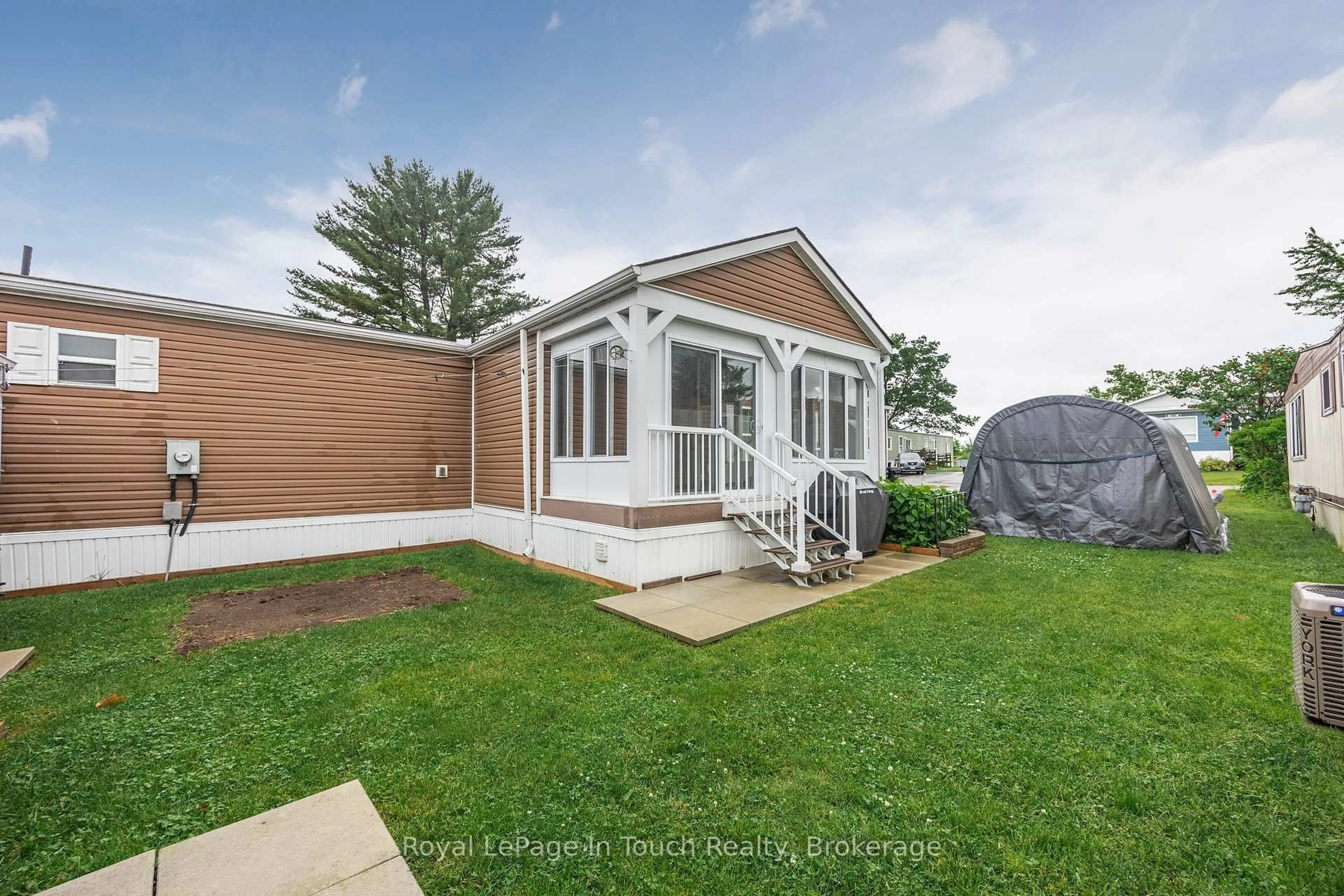 Home with vinyl exterior material, street for 6 Maple Lane, Midland Ontario L4R 0B9
