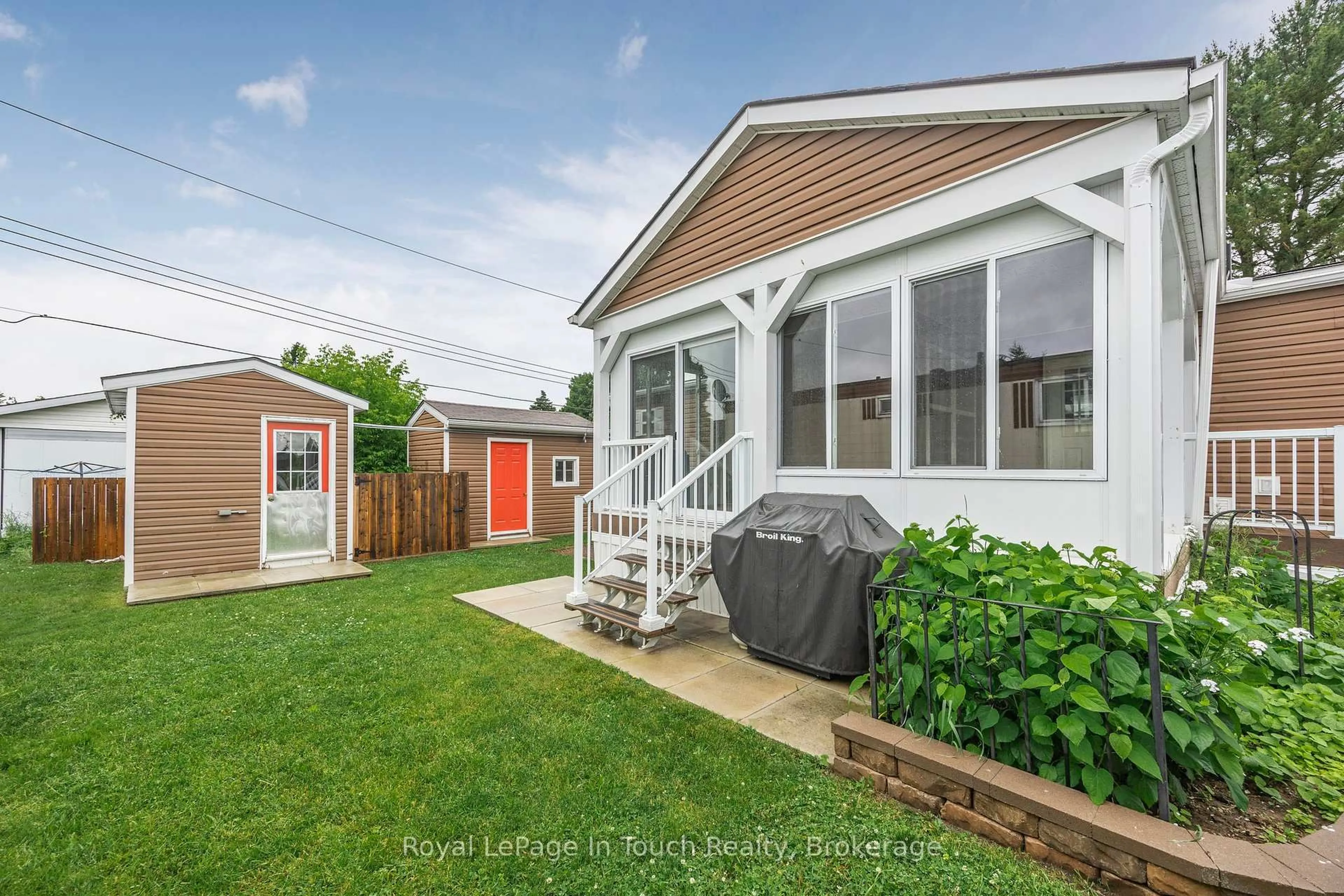 Home with vinyl exterior material, street for 6 Maple Lane, Midland Ontario L4R 0B9