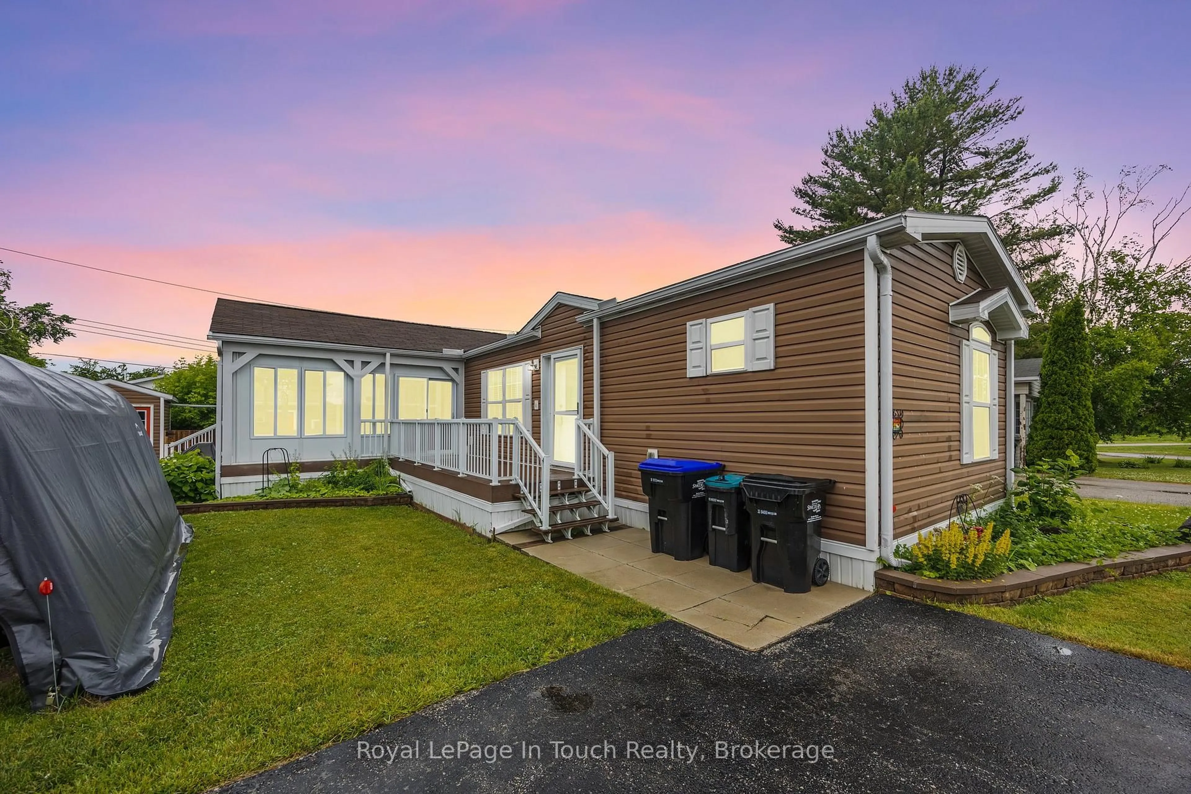 Home with vinyl exterior material, unknown for 6 Maple Lane, Midland Ontario L4R 0B9