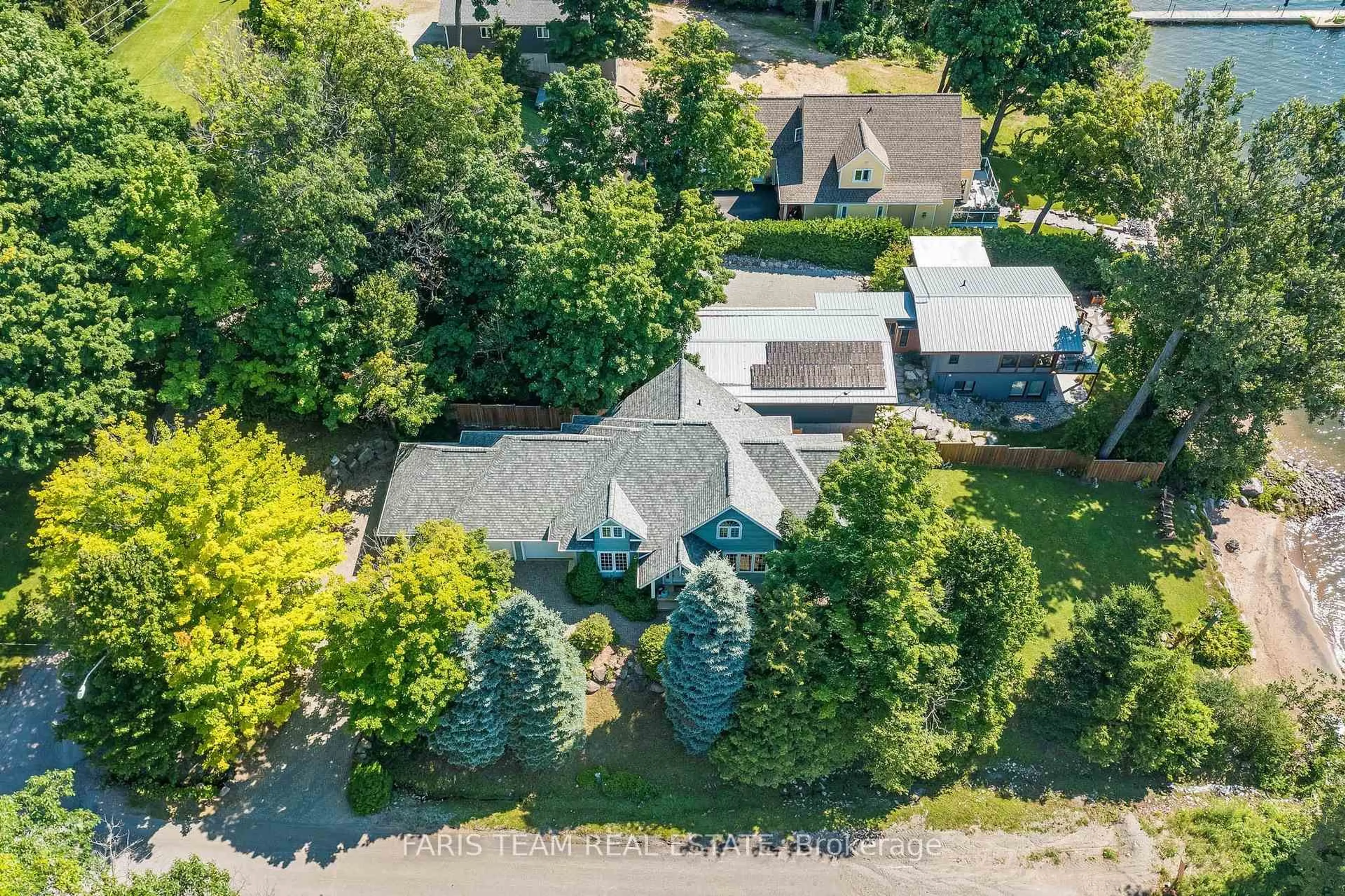 A pic from outside/outdoor area/front of a property/back of a property/a pic from drone, street for 281 Puddicombe Rd, Midland Ontario L4R 5G7