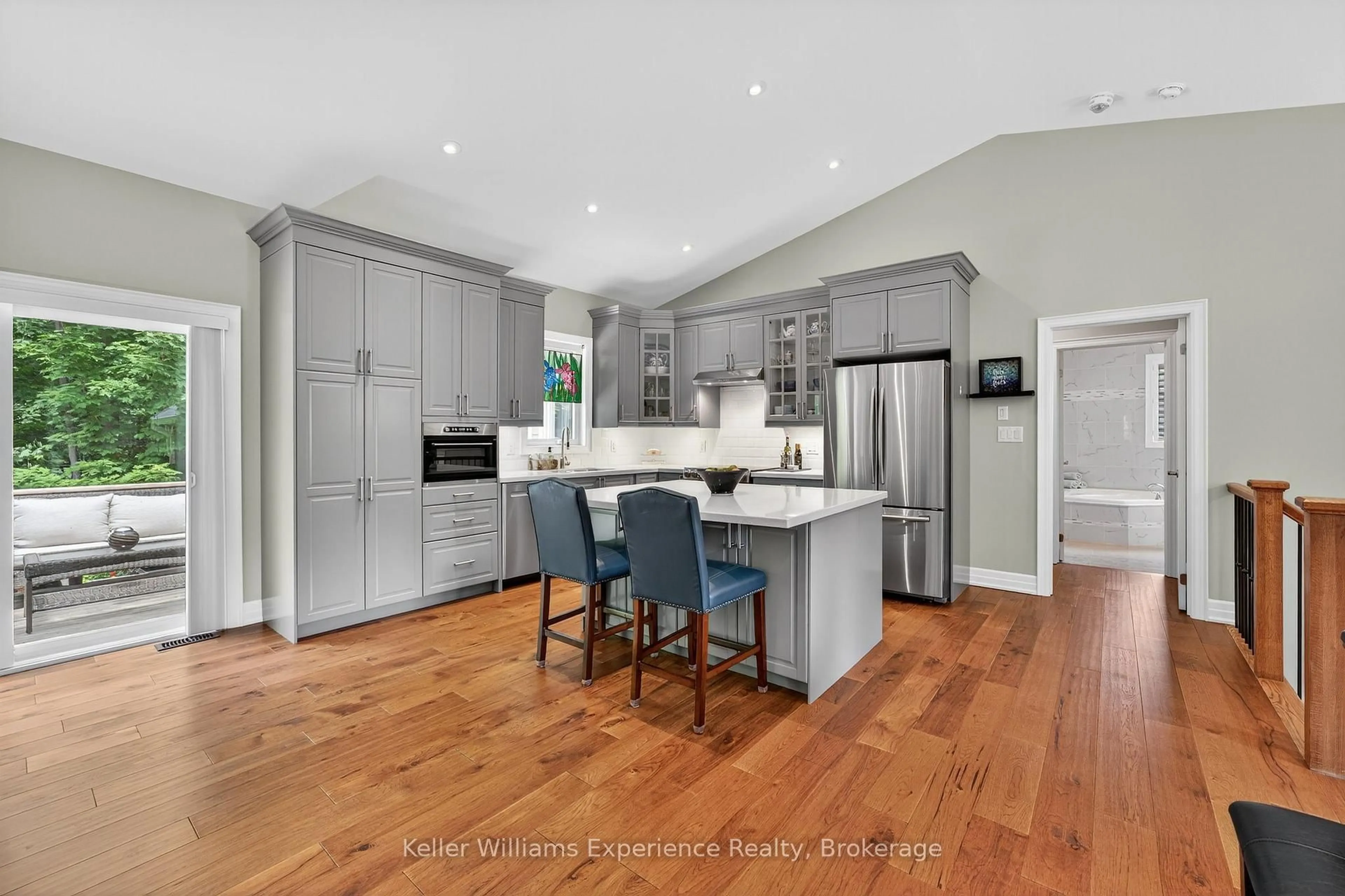 Open concept kitchen, unknown for 32 Pinecone Ave, Tiny Ontario L9M 0J2