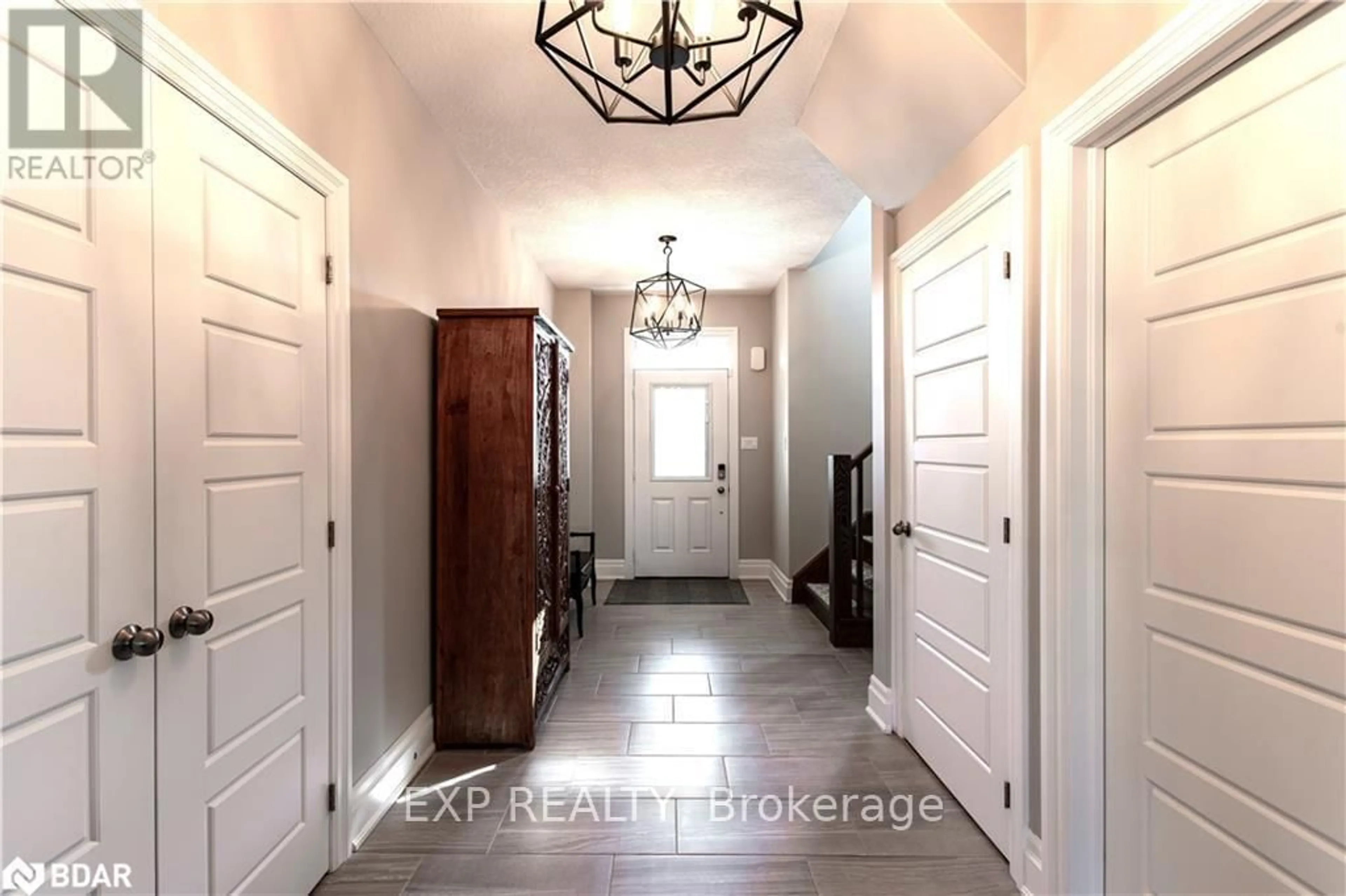 Indoor entryway for 187 Findlay Dr, Collingwood Ontario L9Y 0Z2
