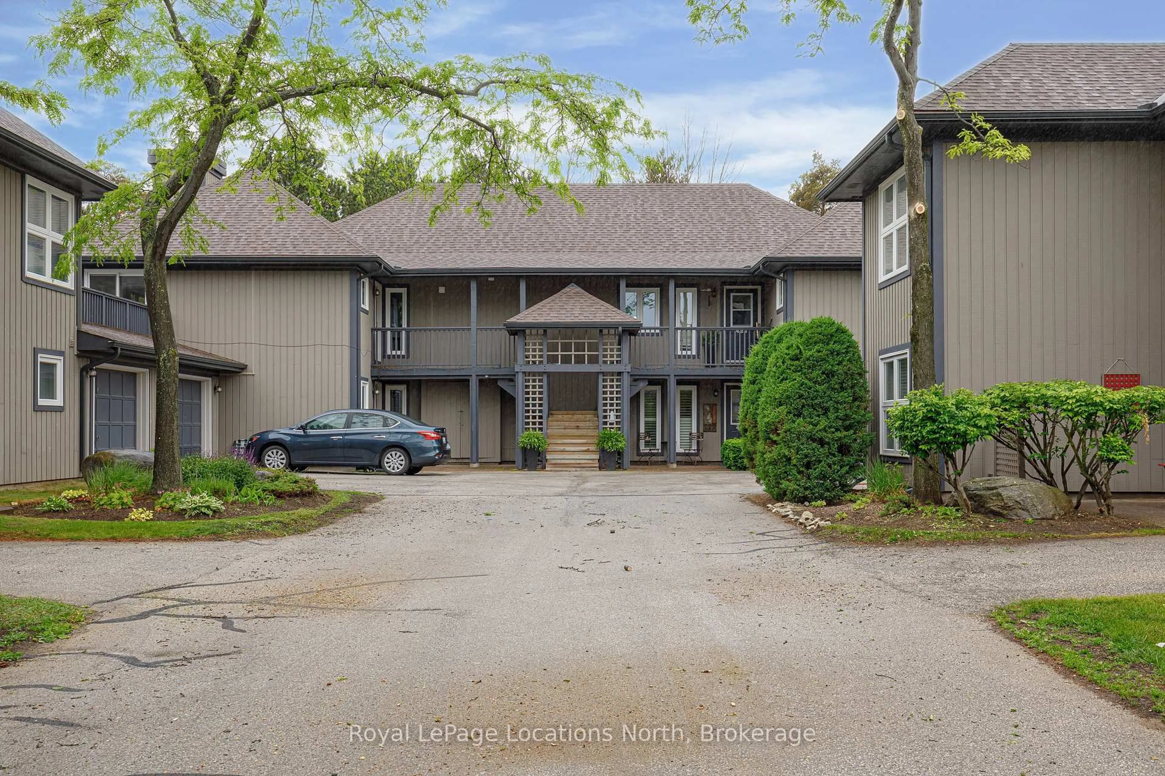 A pic from outside/outdoor area/front of a property/back of a property/a pic from drone, street for 423 Mariners Way, Collingwood Ontario L9Y 5C7