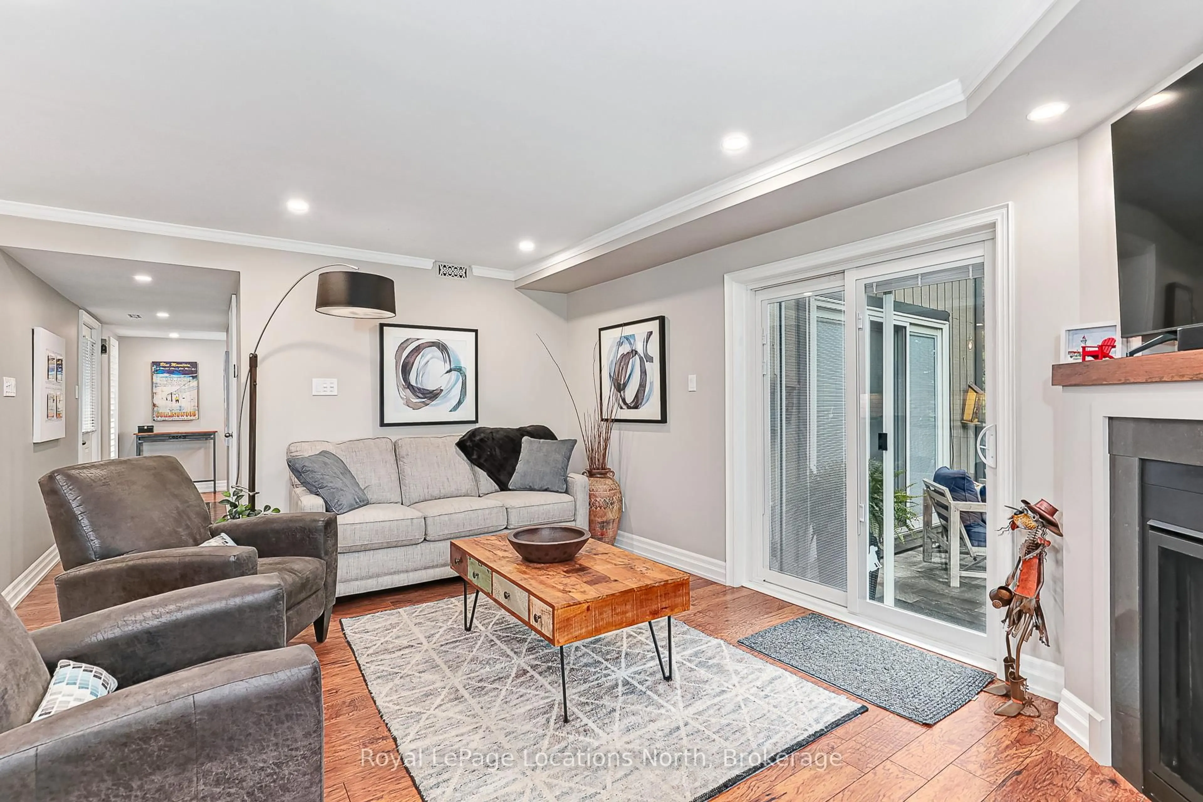 Living room with furniture, unknown for 423 Mariners Way, Collingwood Ontario L9Y 5C7