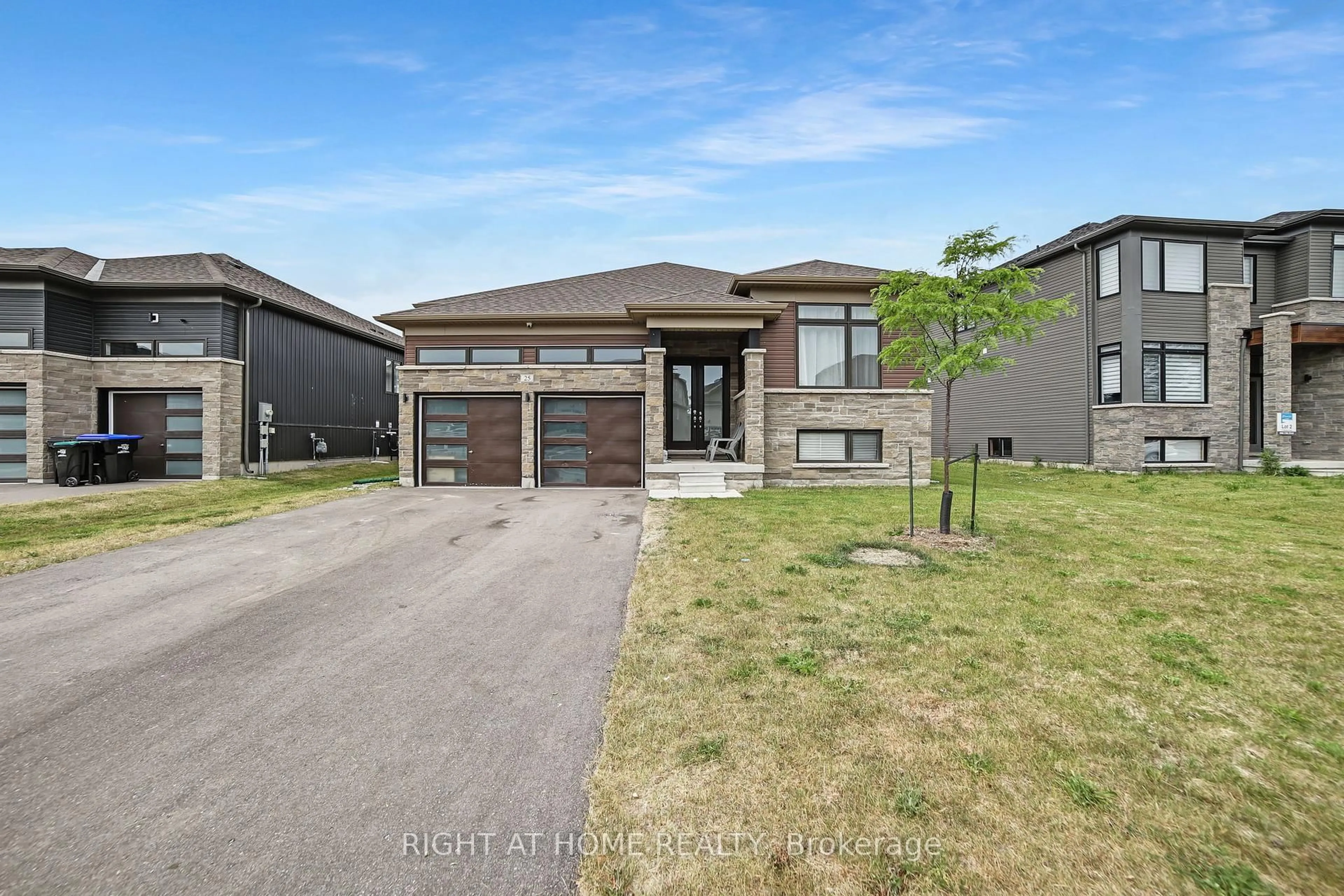 Home with brick exterior material, street for 25 Beatrice Dr, Wasaga Beach Ontario L9Z 0L3