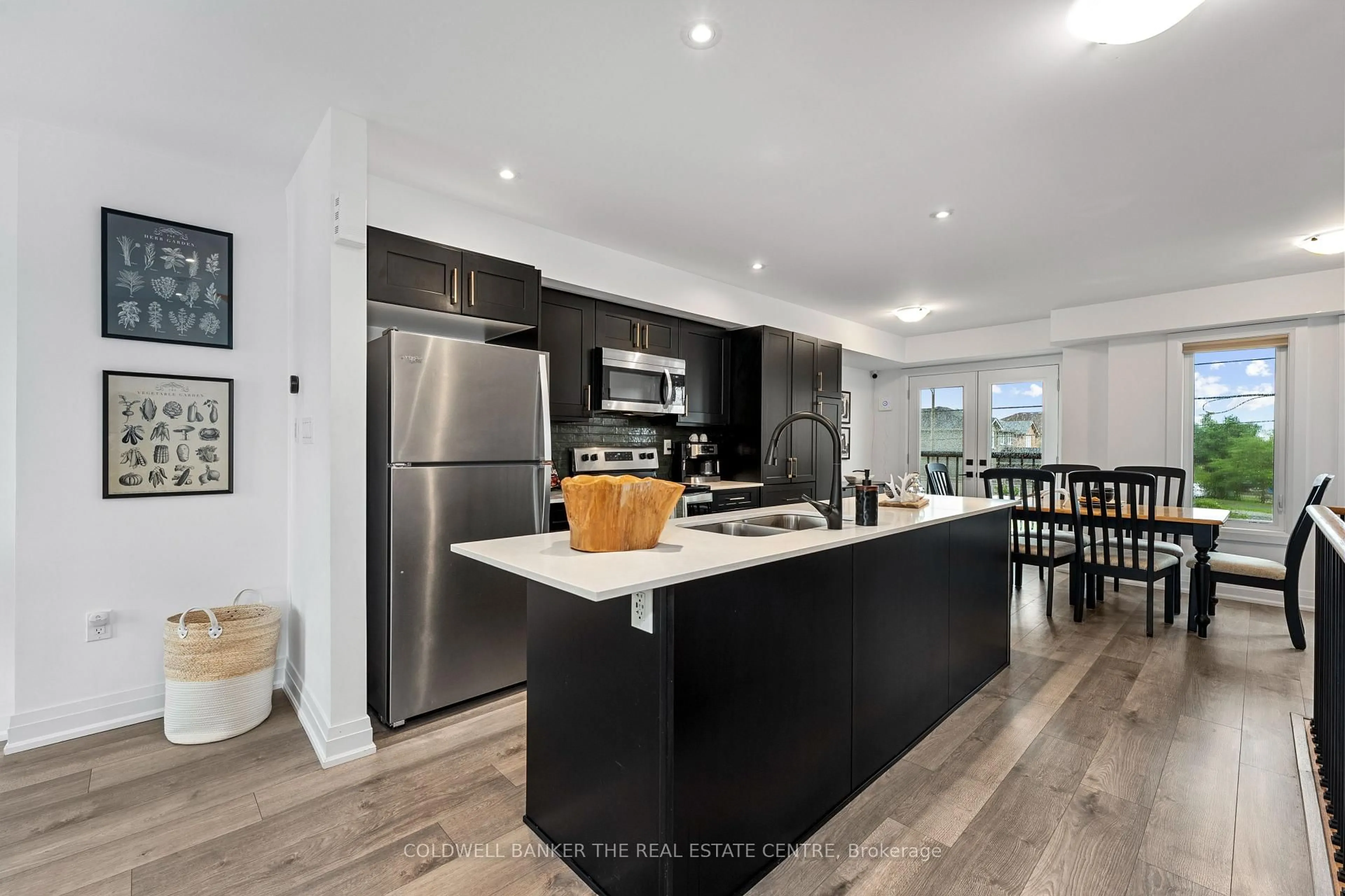 Open concept kitchen, unknown for 121 Fairlane Ave, Barrie Ontario L9J 0M5
