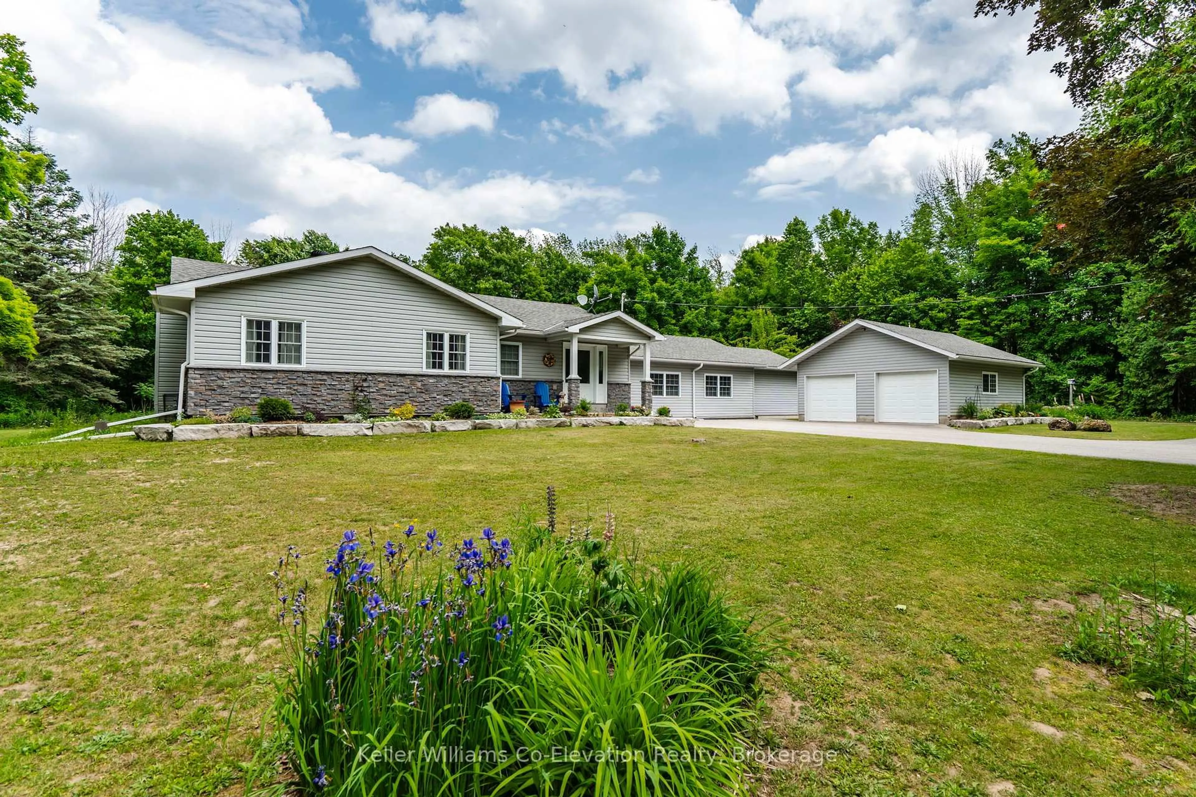 A pic from outside/outdoor area/front of a property/back of a property/a pic from drone, mountain view for 2185 Old Fort Rd, Tay Ontario L4R 4K3