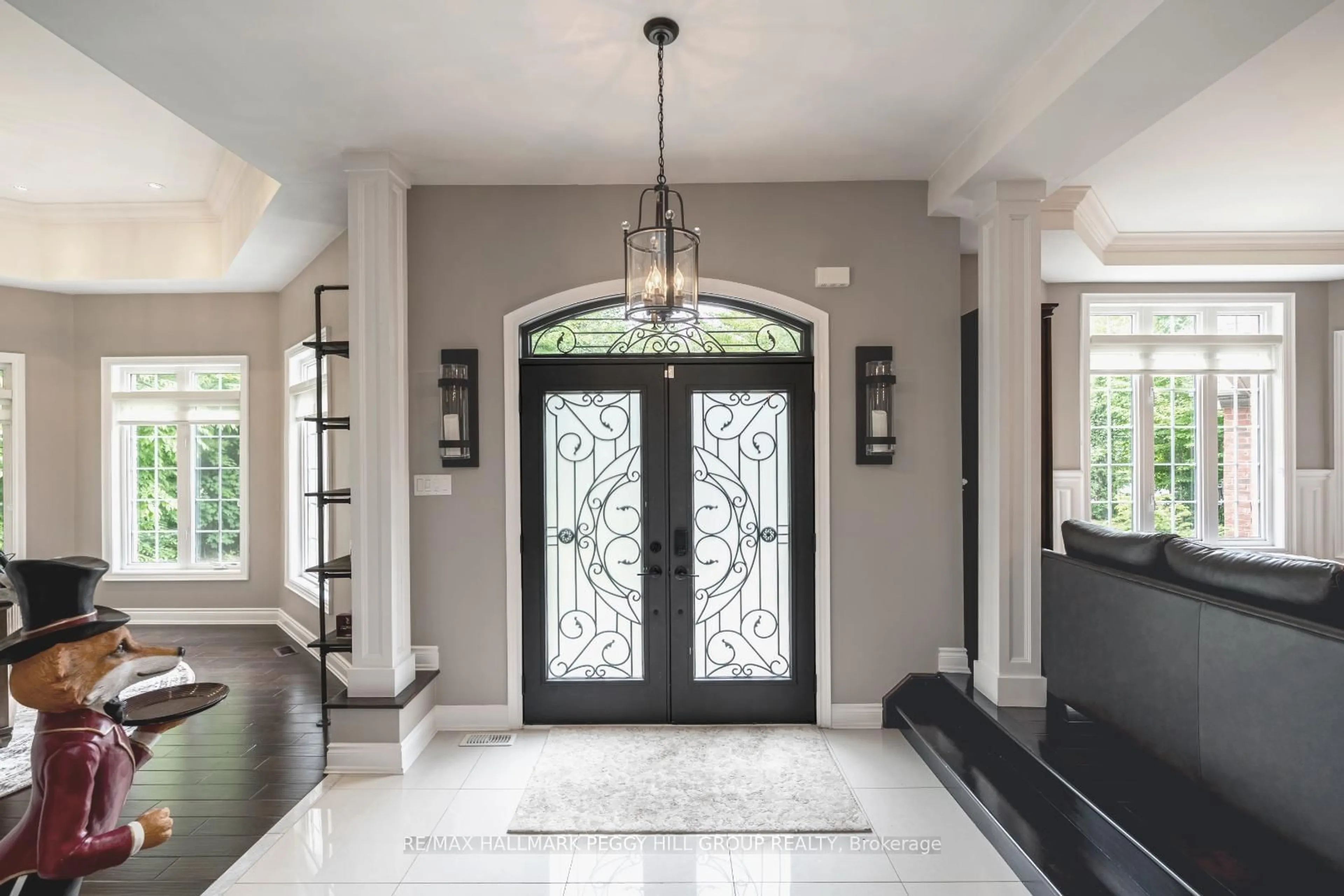 Indoor entryway for 11 Emerald Terr, Oro-Medonte Ontario L0L 2E0